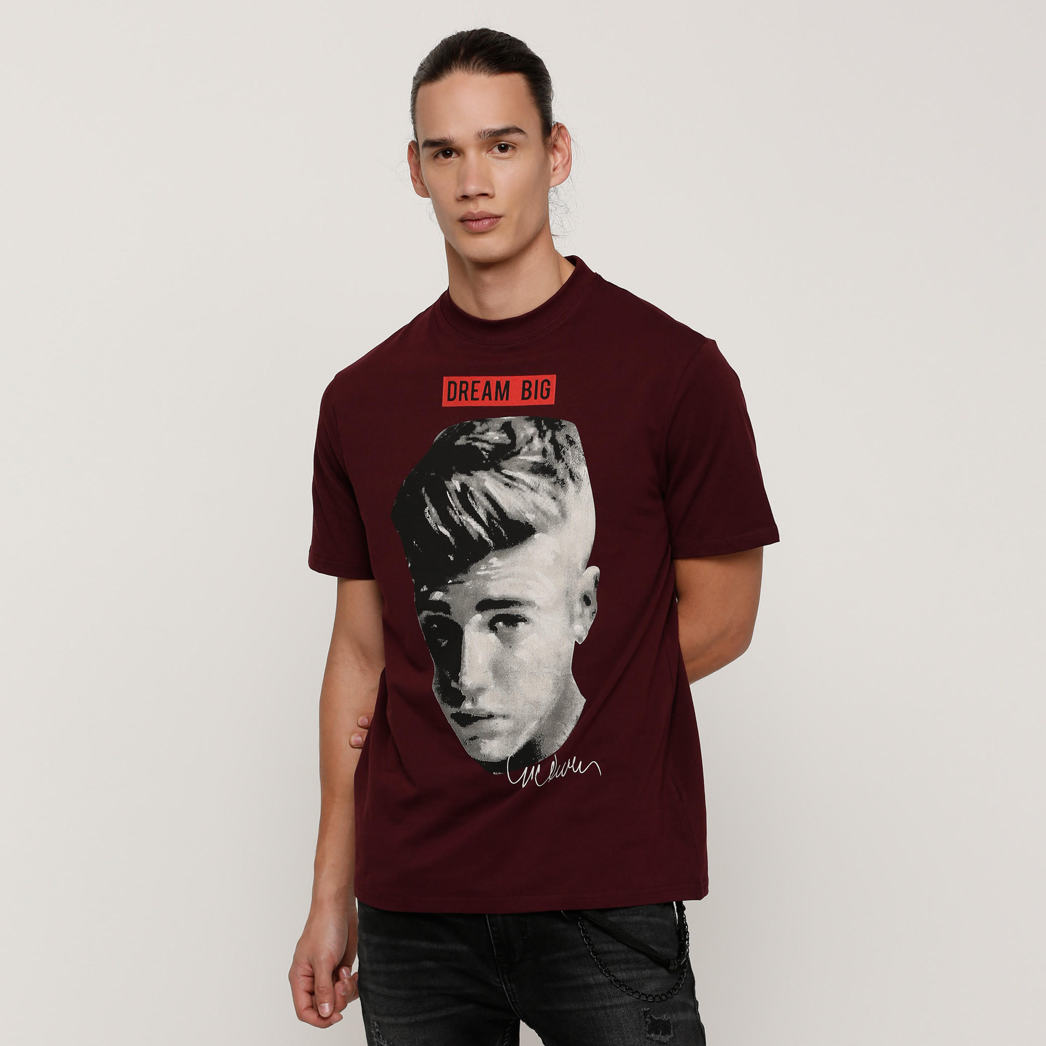 تيشيرت رجالي بياقة مستديرة وأكمام قصيرة مع طبعات جاستين بيبر من أوفيشيال سيدني مورر -men-clothing-tshirtsandpolos-tshirts-image-1