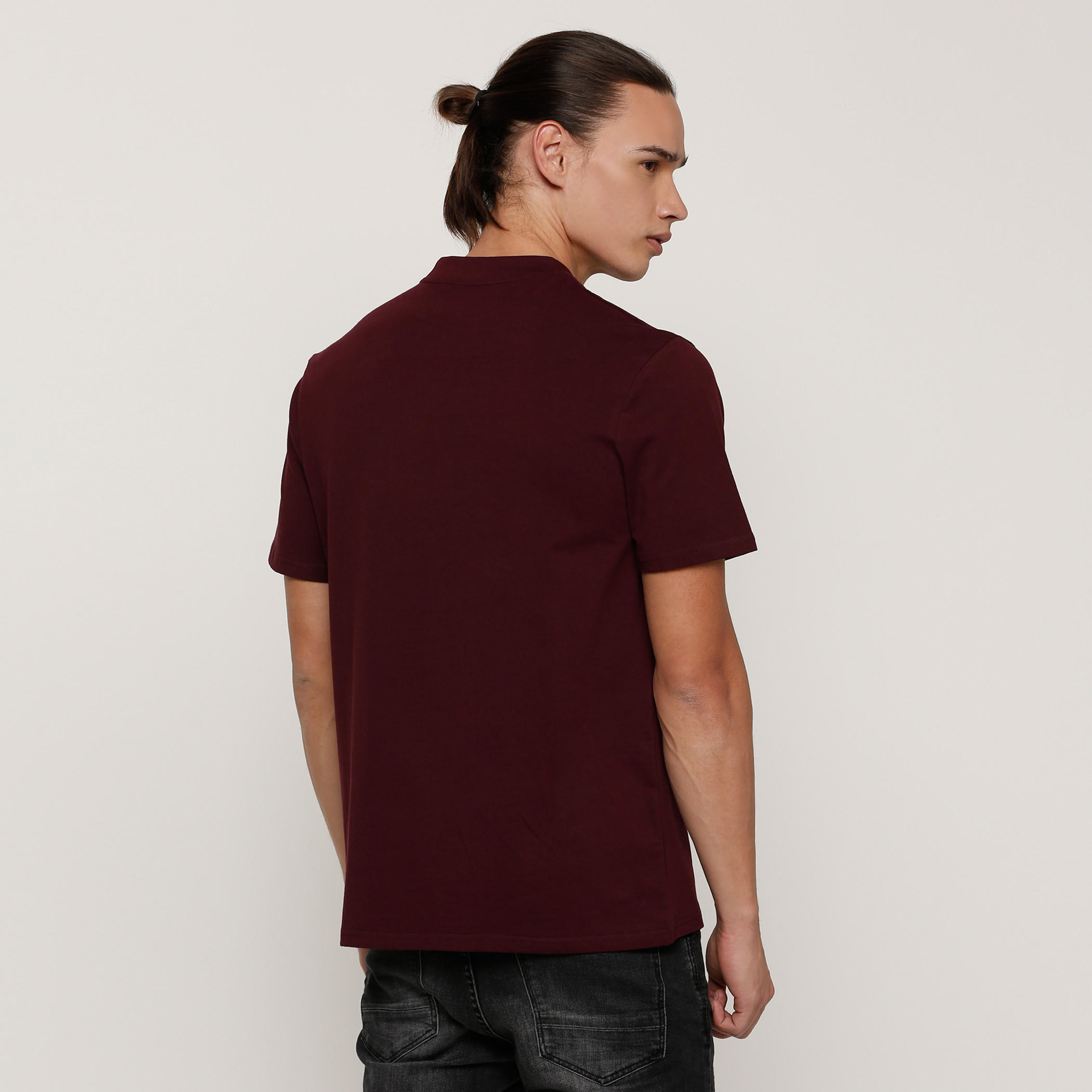 تيشيرت رجالي بياقة مستديرة وأكمام قصيرة مع طبعات جاستين بيبر من أوفيشيال سيدني مورر -men-clothing-tshirtsandpolos-tshirts-image-2