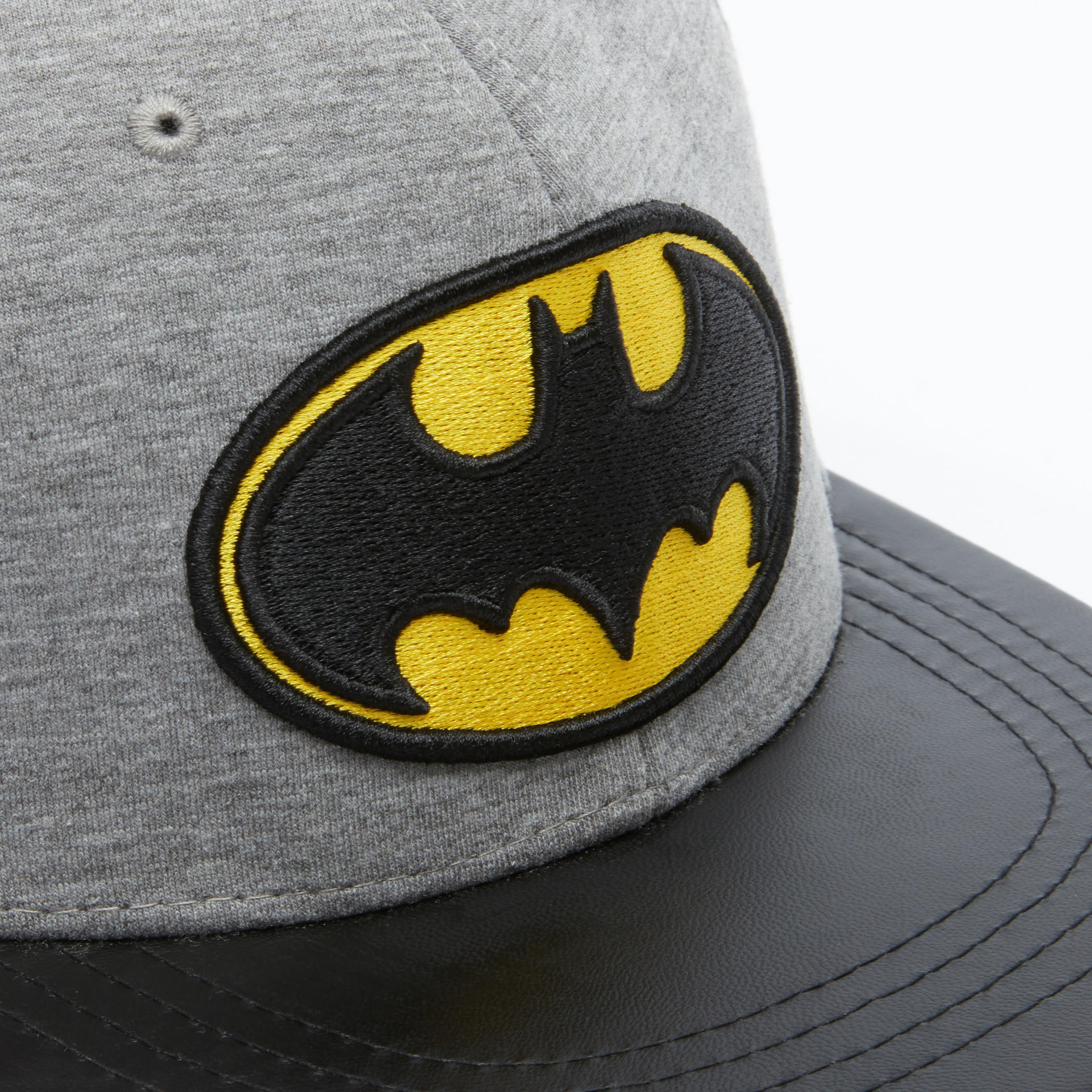 قبعة كاب بتزيينات باتمان مطرزة-men-caps-image-3