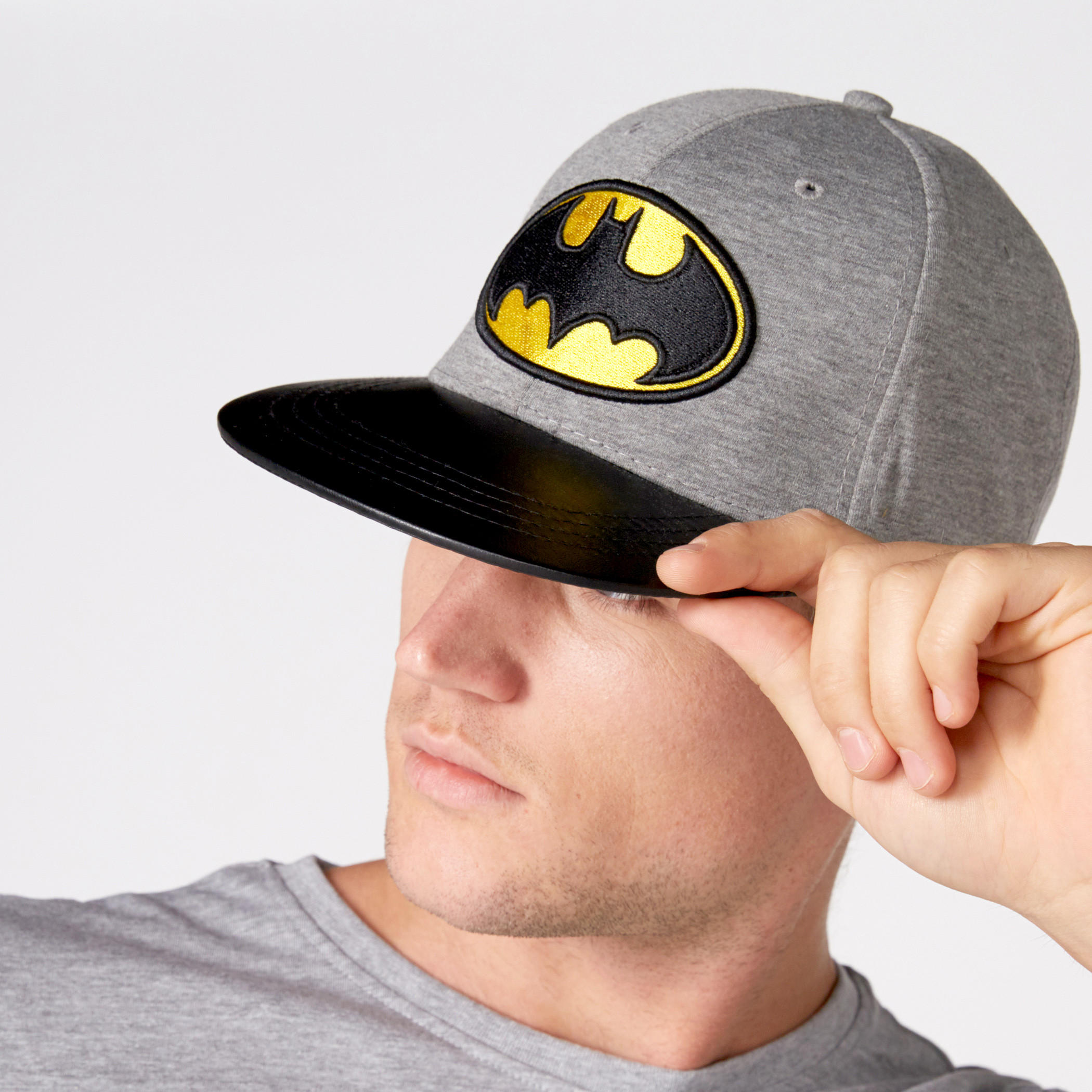 قبعة كاب بتزيينات باتمان مطرزة-men-caps-image-2