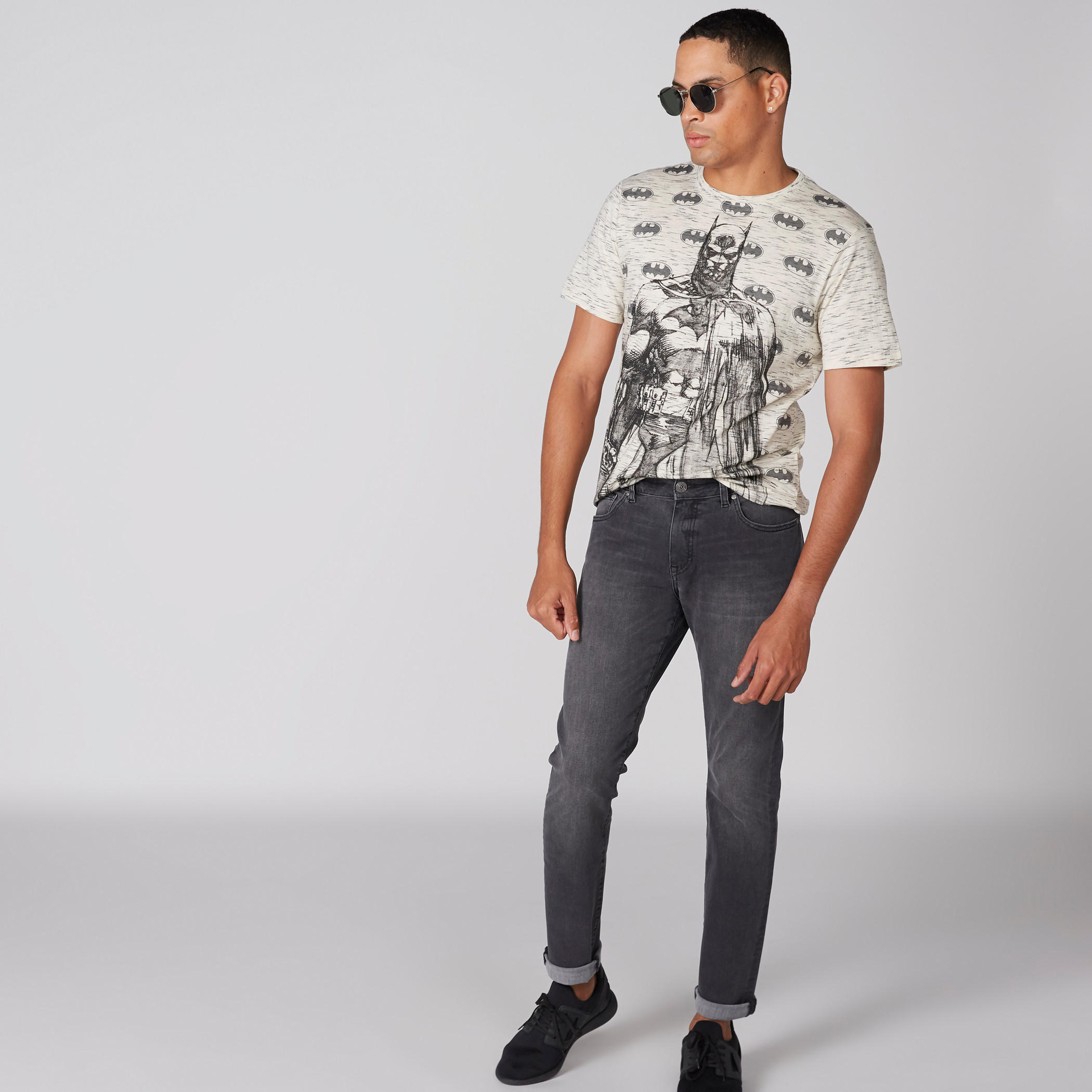 تيشيرت بياقة ضيّقة وأكمام قصيرة وطبعات باتمان-men-clothing-tshirtsandpolos-tshirts-image-1