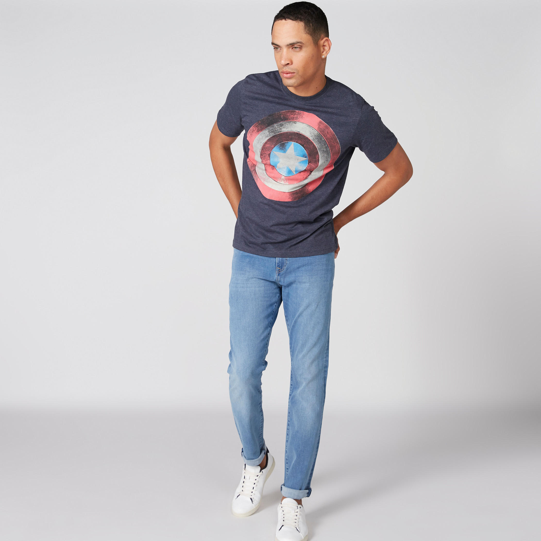 تيشيرت بياقة مستديرة وأكمام قصيرة وطبعات كابتن أمريكا-men-clothing-tshirtsandpolos-tshirts-image-1