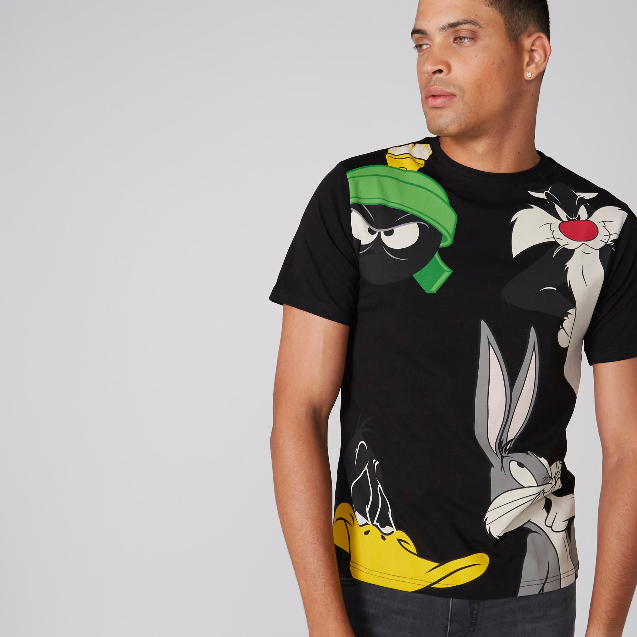 تيشيرت بياقة مستديرة وأكمام قصيرة وطبعات لوني تيونز-men-clothing-tshirtsandpolos-tshirts-image-1