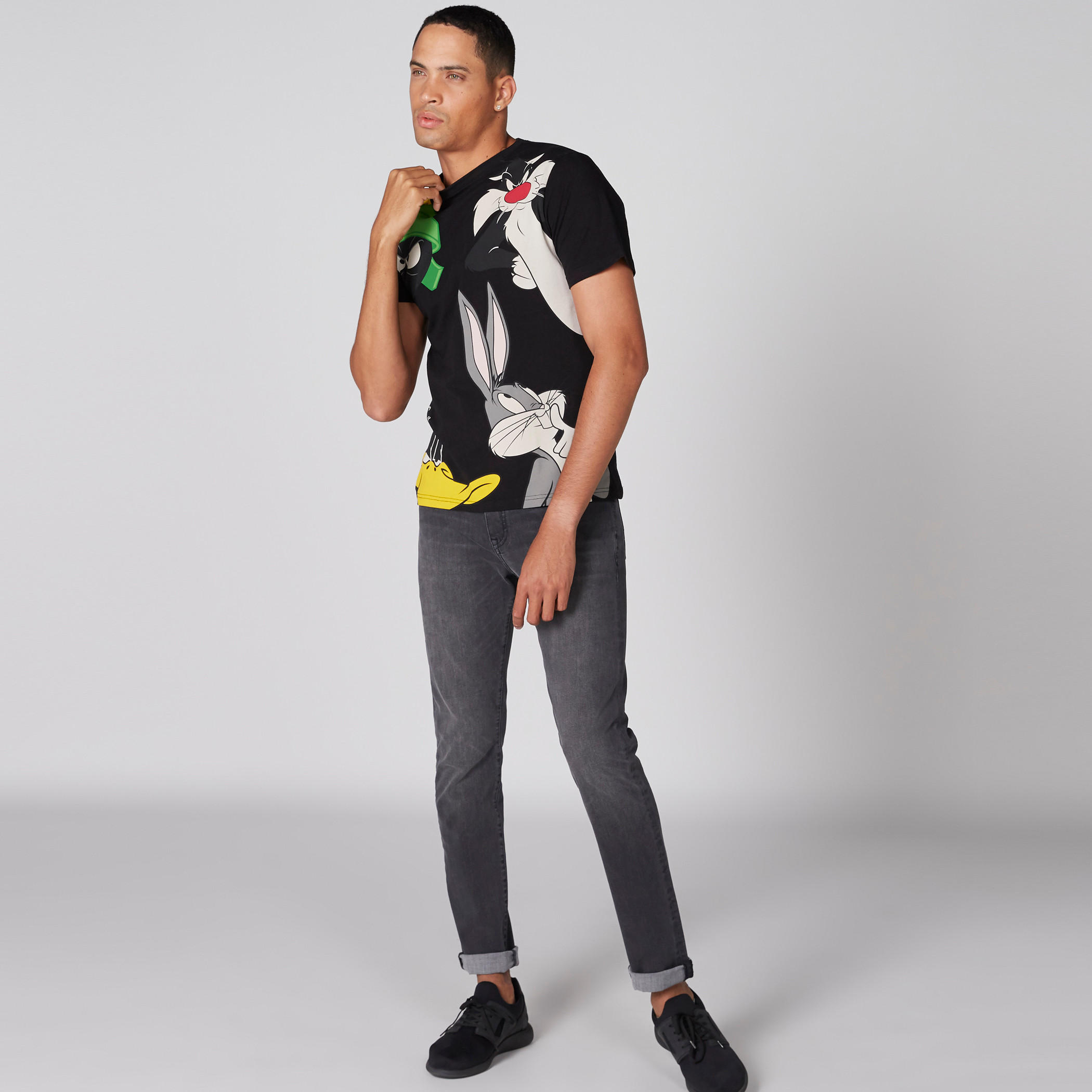 تيشيرت بياقة مستديرة وأكمام قصيرة وطبعات لوني تيونز-men-clothing-tshirtsandpolos-tshirts-image-3