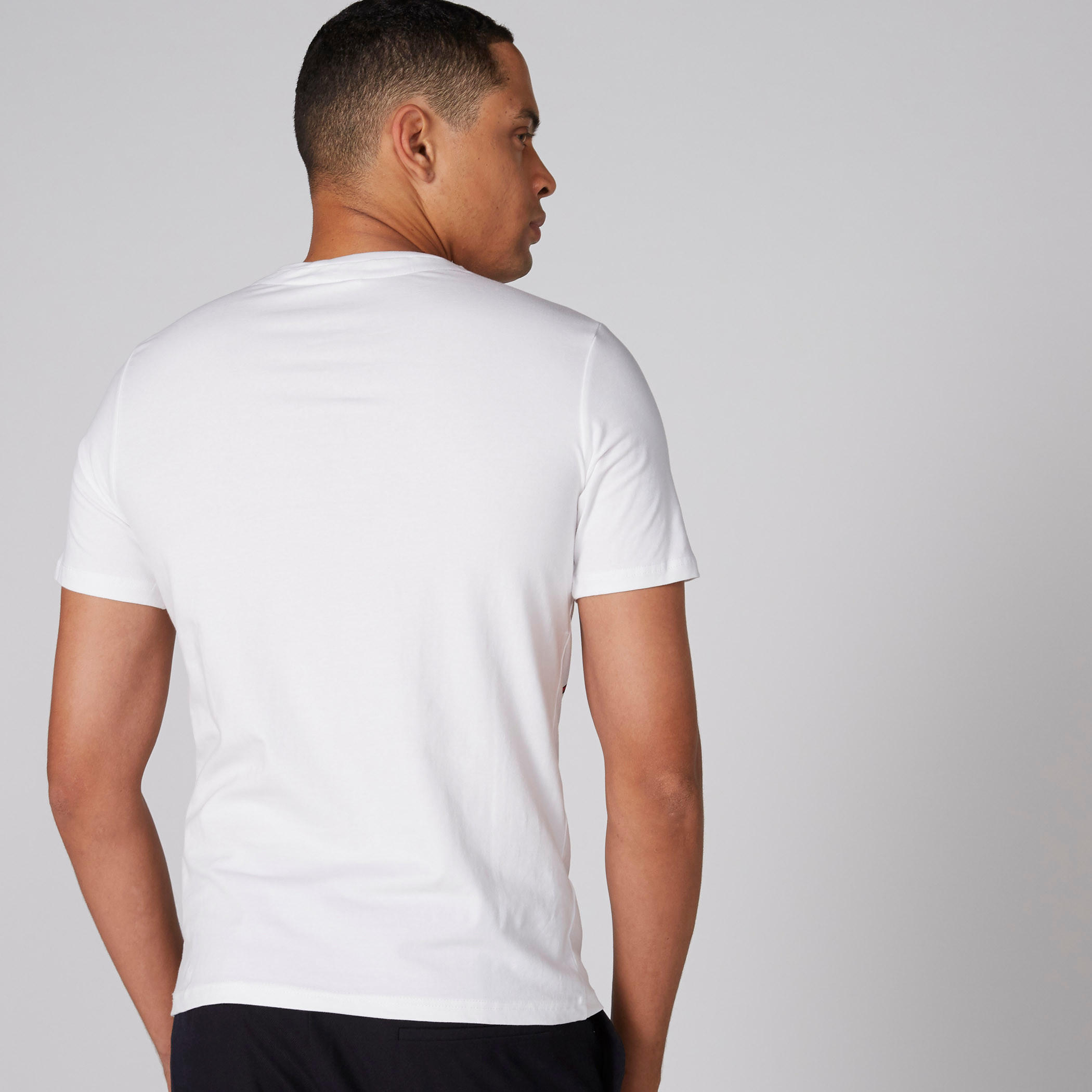 تيشيرت بأكمام قصيرة وياقة ضيقة وطبعات أفينجرز-men-clothing-tshirtsandpolos-tshirts-image-2