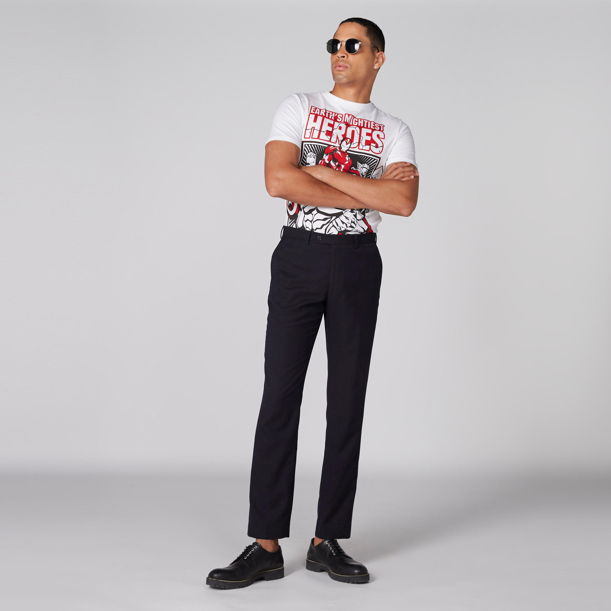 تيشيرت بأكمام قصيرة وياقة ضيقة وطبعات أفينجرز-men-clothing-tshirtsandpolos-tshirts-image-3