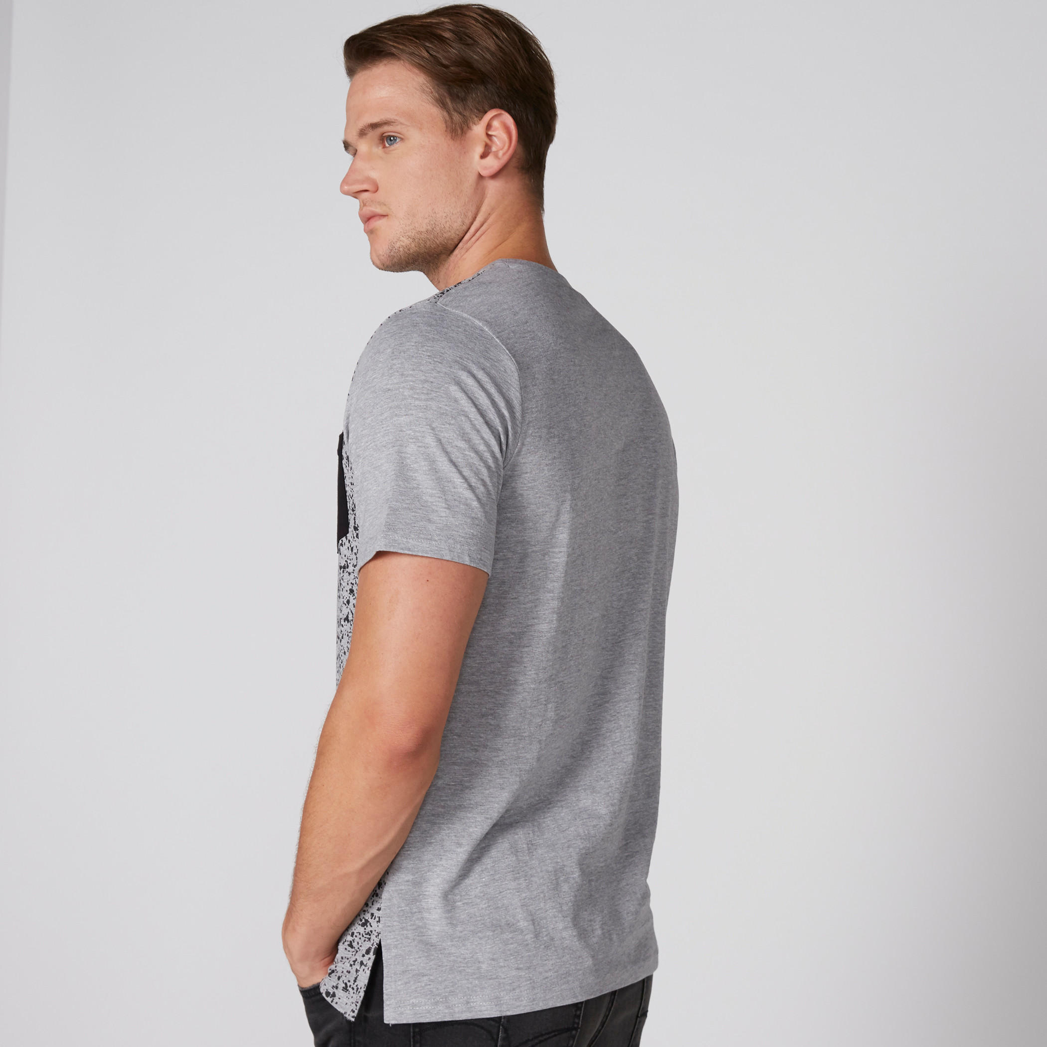 تيشيرت بياقة مستديرة وأكمام قصيرة وطبعات ميكي ماوس-men-clothing-tshirtsandpolos-tshirts-image-2