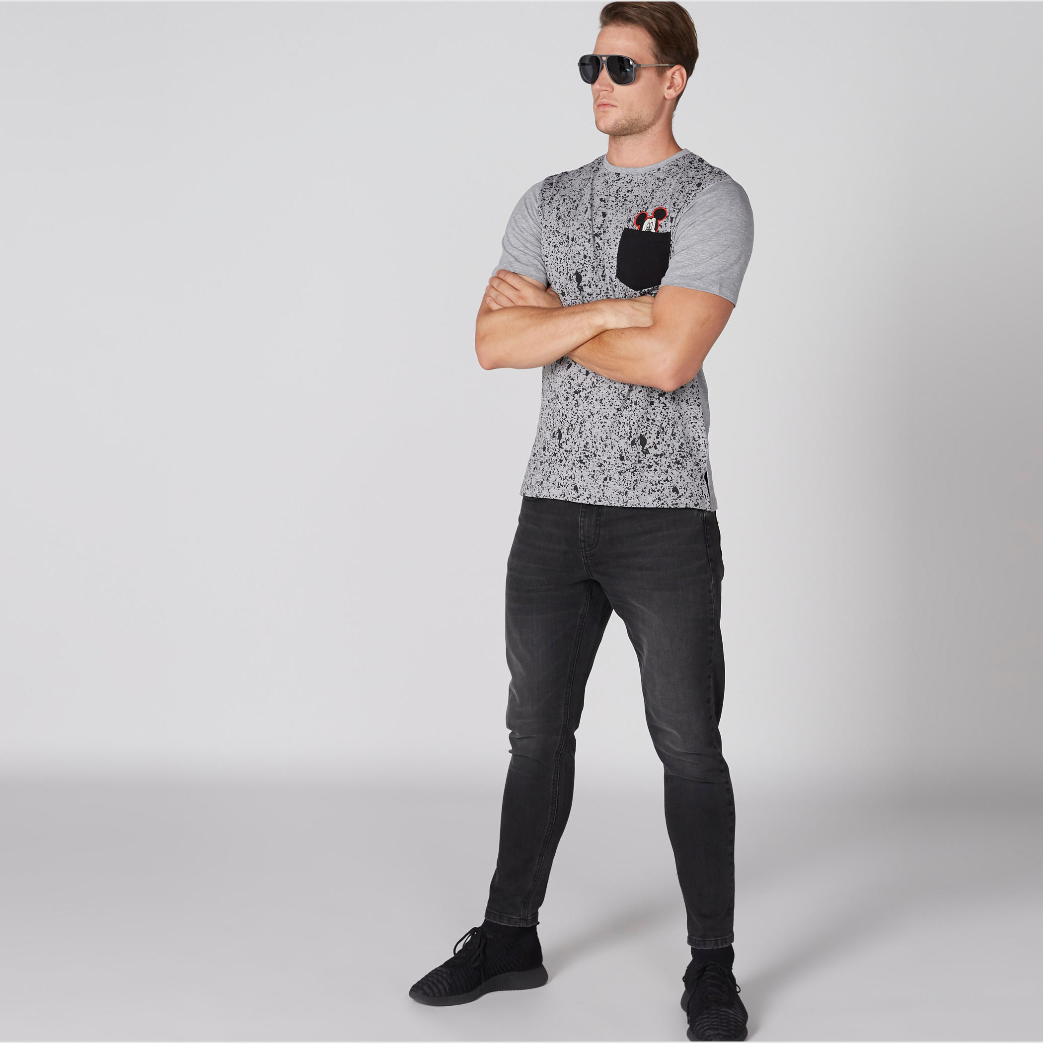 تيشيرت بياقة مستديرة وأكمام قصيرة وطبعات ميكي ماوس-men-clothing-tshirtsandpolos-tshirts-image-3