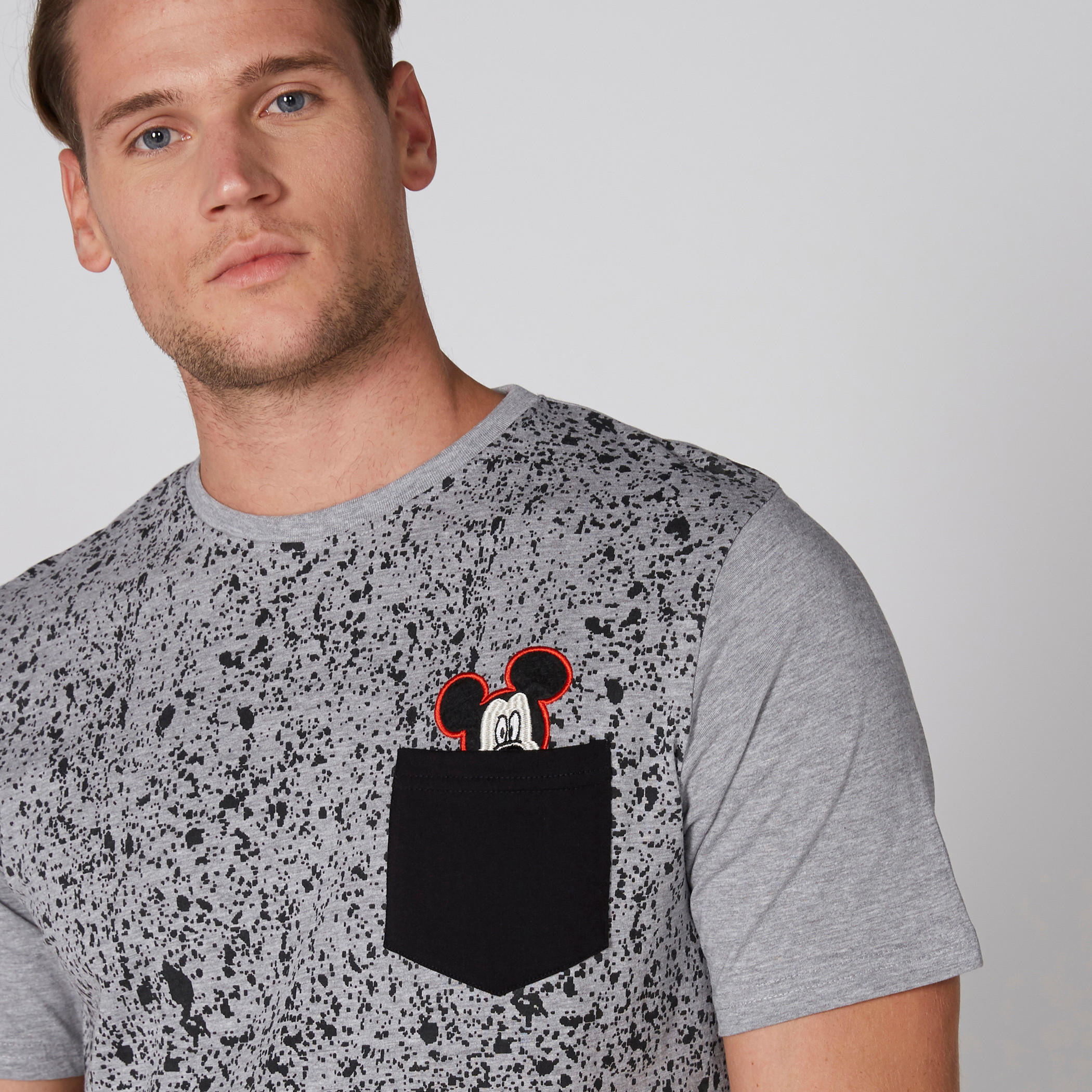تيشيرت بياقة مستديرة وأكمام قصيرة وطبعات ميكي ماوس-men-clothing-tshirtsandpolos-tshirts-image-4
