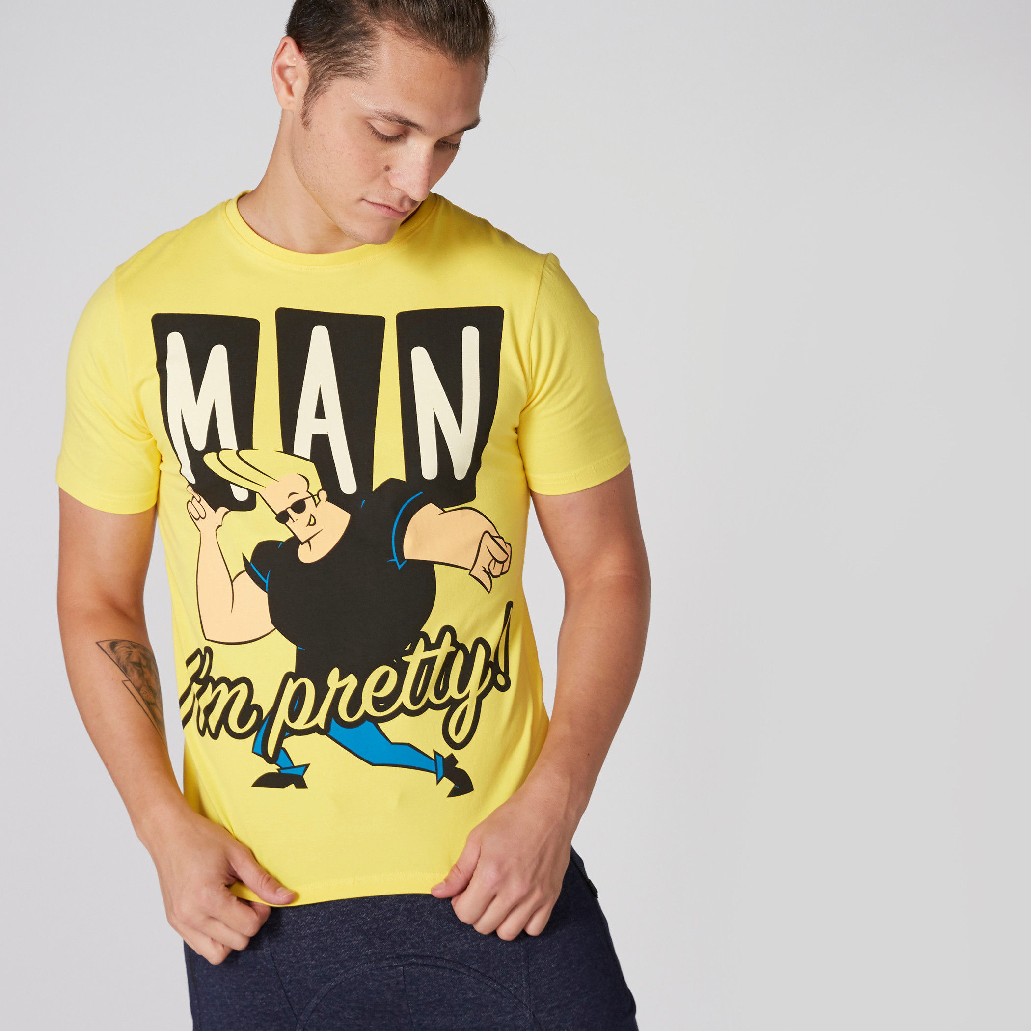 تيشيرت بياقة مستديرة وأكمام قصيرة وطبعات جوني برافو-men-clothing-tshirtsandpolos-tshirts-image-1