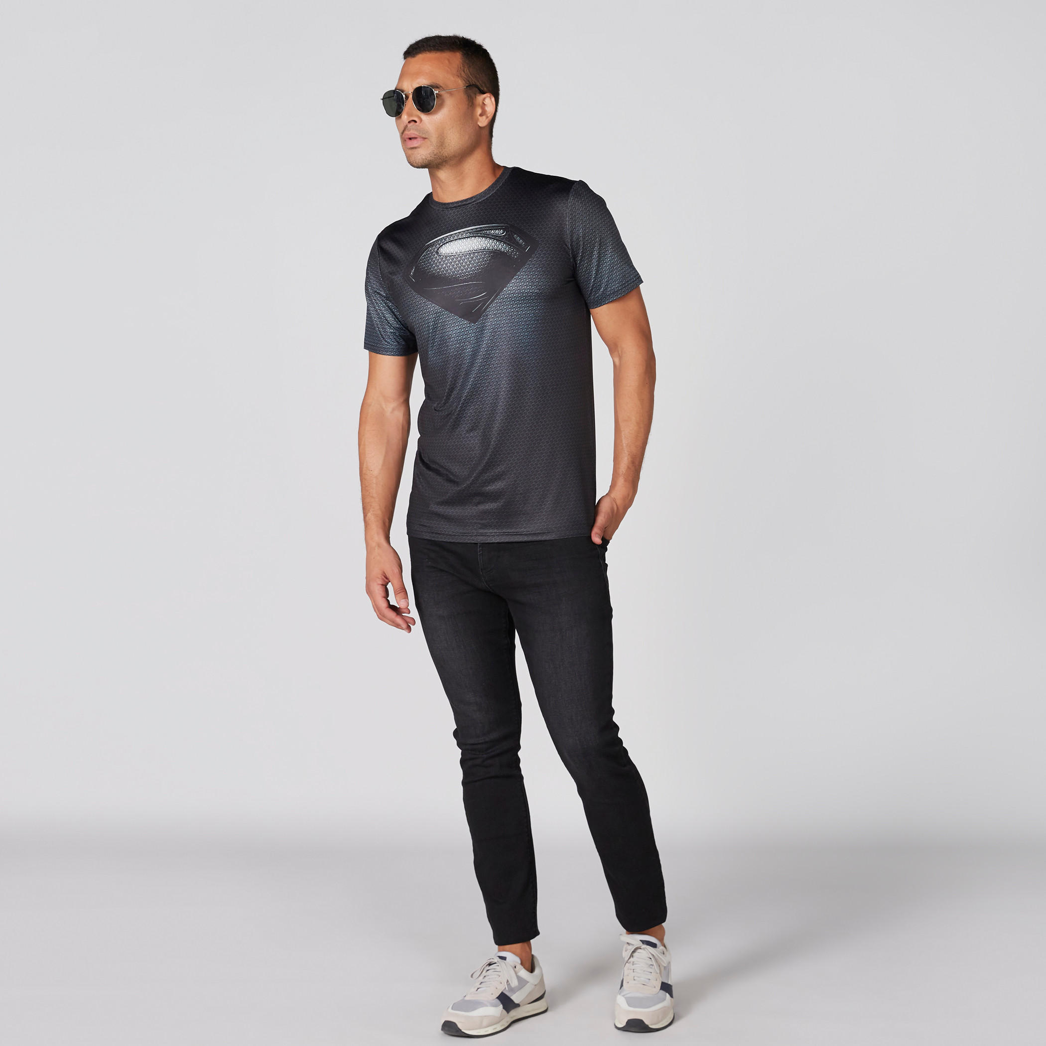تيشيرت بياقة مستديرة وأكمام قصيرة وطبعات سوبرمان-men-clothing-shirts-image-1