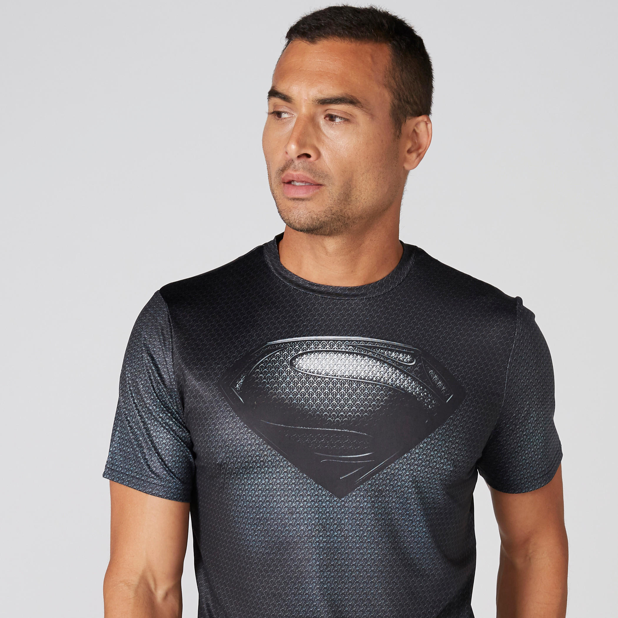 تيشيرت بياقة مستديرة وأكمام قصيرة وطبعات سوبرمان-men-clothing-shirts-image-4
