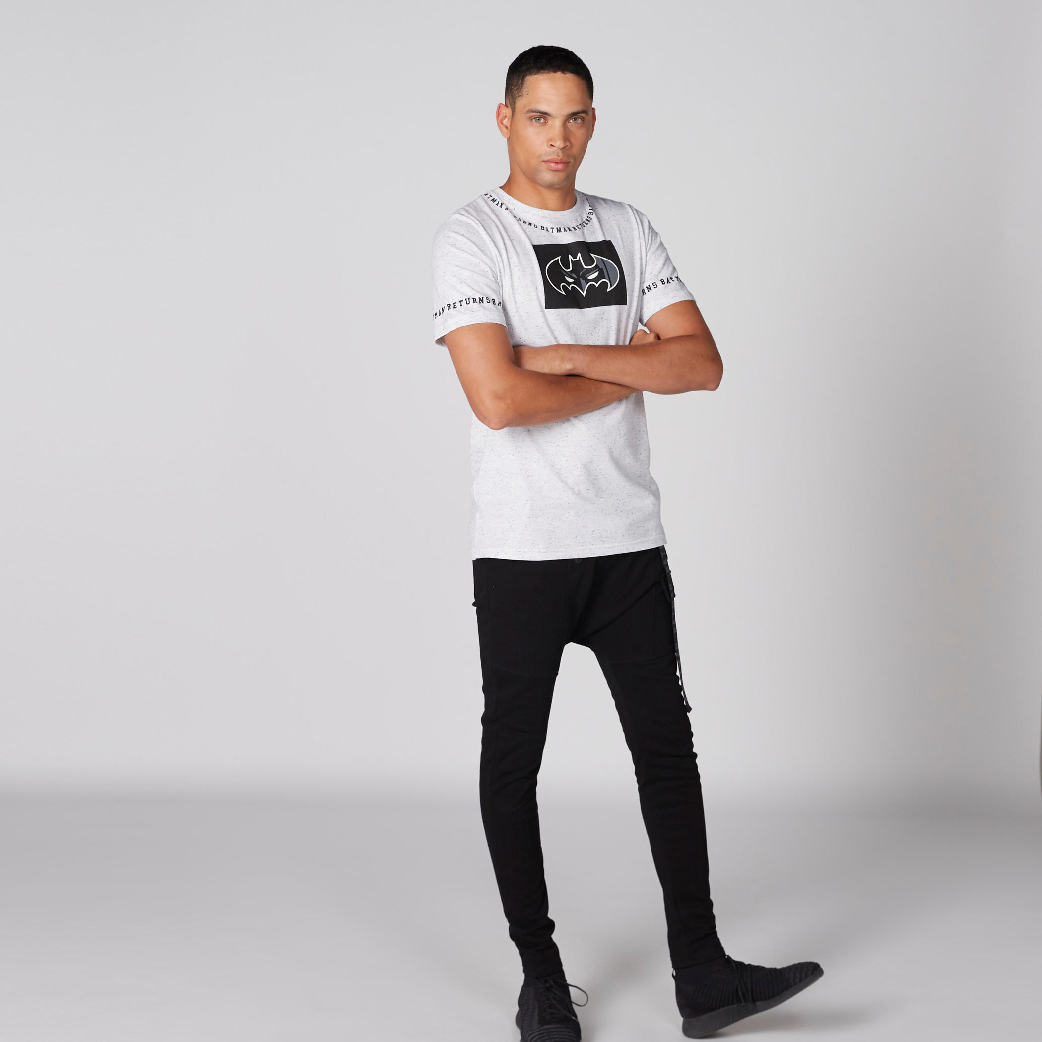 تيشيرت بياقة ضيّقة وأكمام قصيرة وطبعات باتمان-men-clothing-tshirtsandpolos-tshirts-image-1