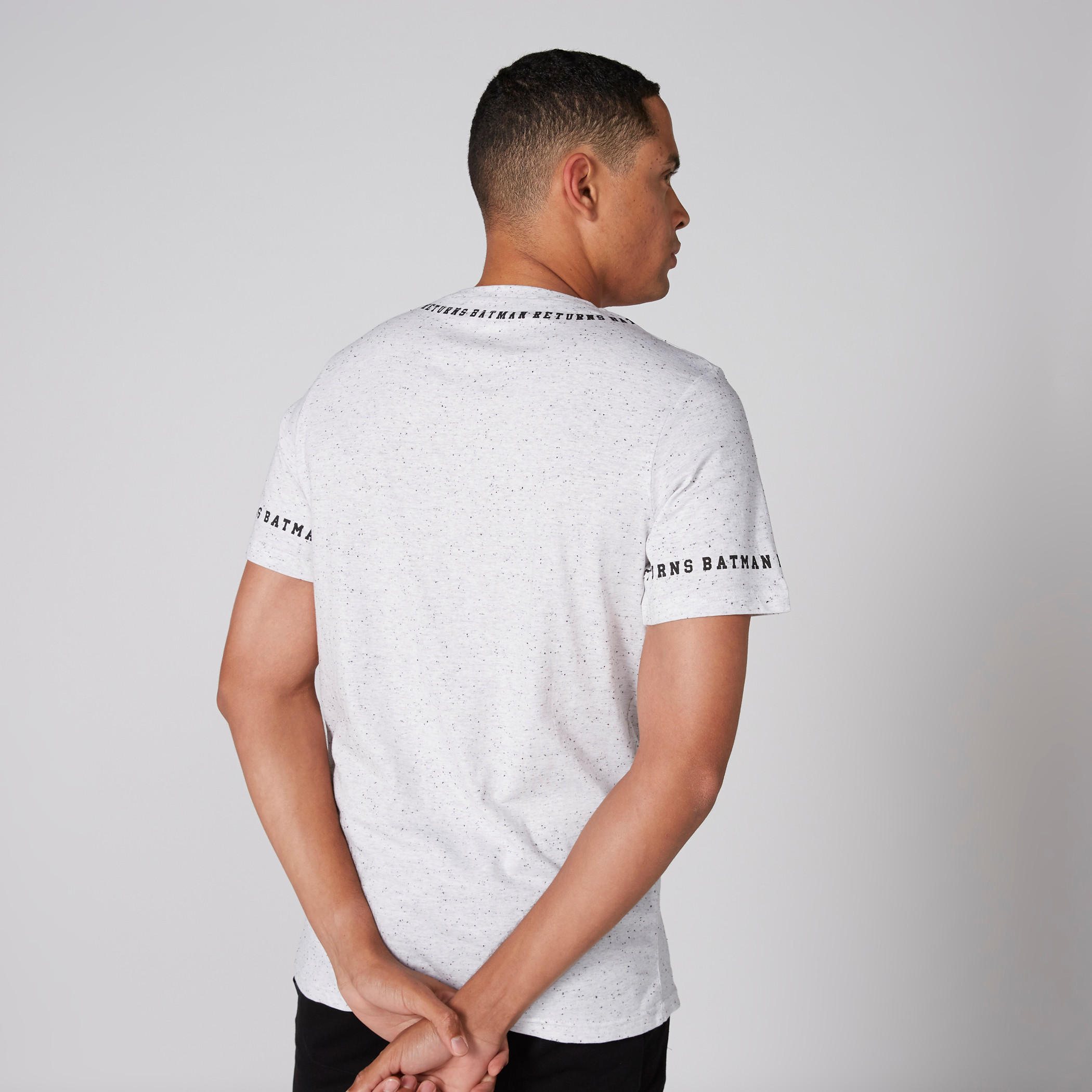 تيشيرت بياقة ضيّقة وأكمام قصيرة وطبعات باتمان-men-clothing-tshirtsandpolos-tshirts-image-2