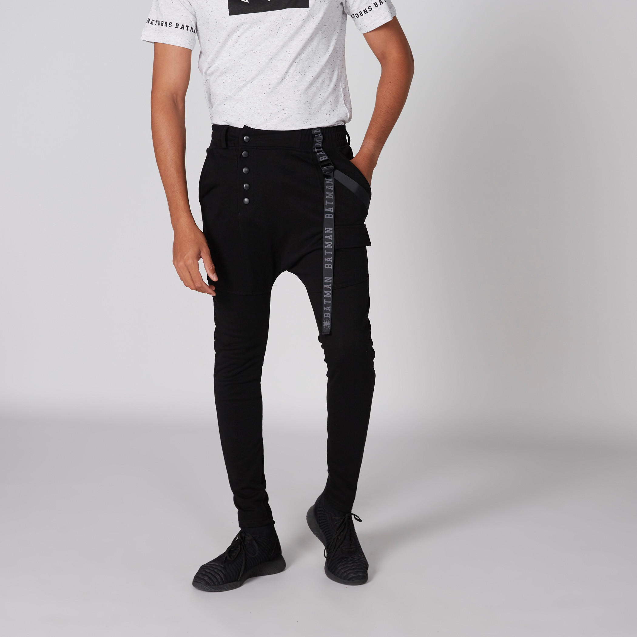 بنطال طويل بزر إغلاق وتفاصيل شريطة باتمان-men-clothing-bottoms-trousersandchinos-trousers-image-1
