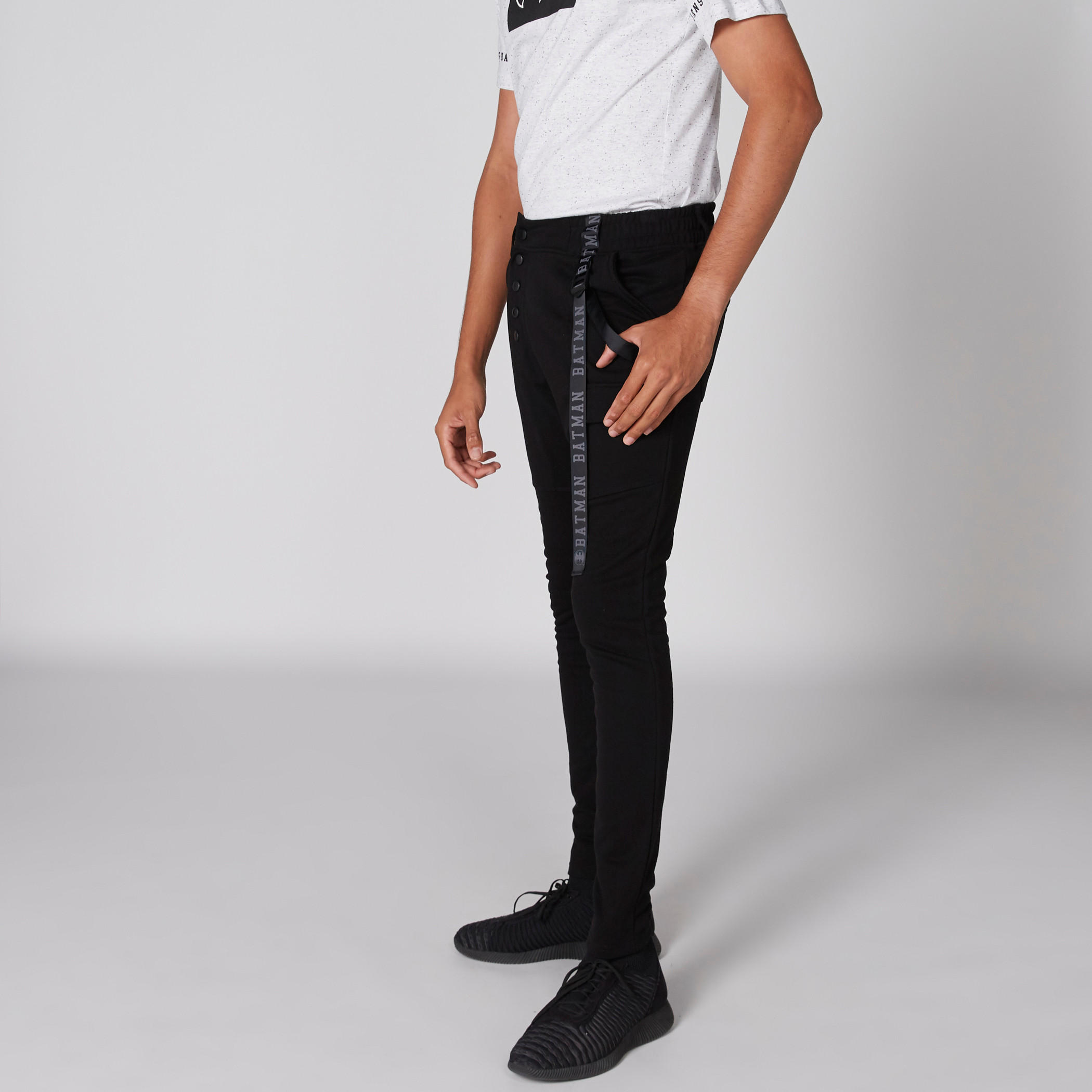 بنطال طويل بزر إغلاق وتفاصيل شريطة باتمان-men-clothing-bottoms-trousersandchinos-trousers-image-4