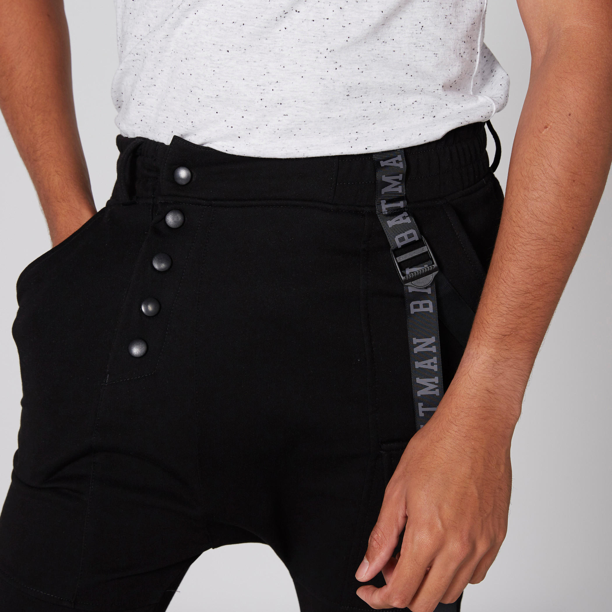 بنطال طويل بزر إغلاق وتفاصيل شريطة باتمان-men-clothing-bottoms-trousersandchinos-trousers-image-5
