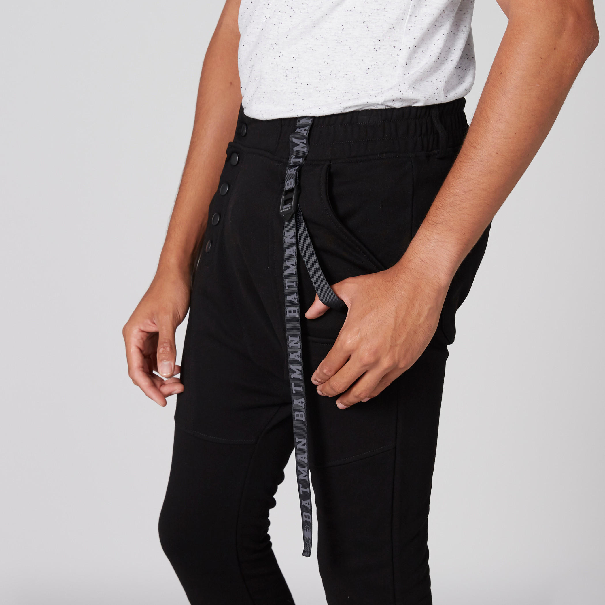 بنطال طويل بزر إغلاق وتفاصيل شريطة باتمان-men-clothing-bottoms-trousersandchinos-trousers-image-6