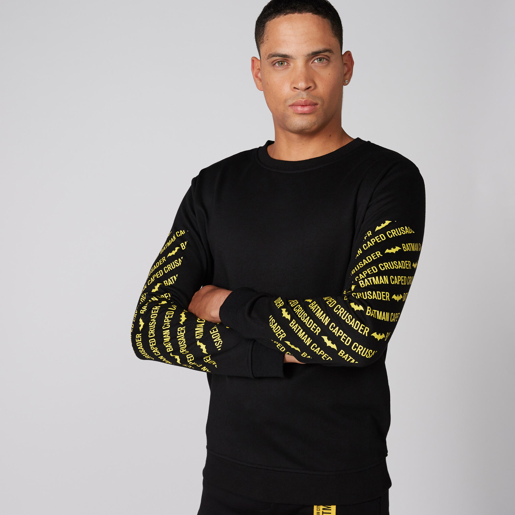 سويت شيرت بأكمام طويلة وياقة مستديرة وطبعات باتمان-men-winterwear-hoodiesandsweatshirts-image-1