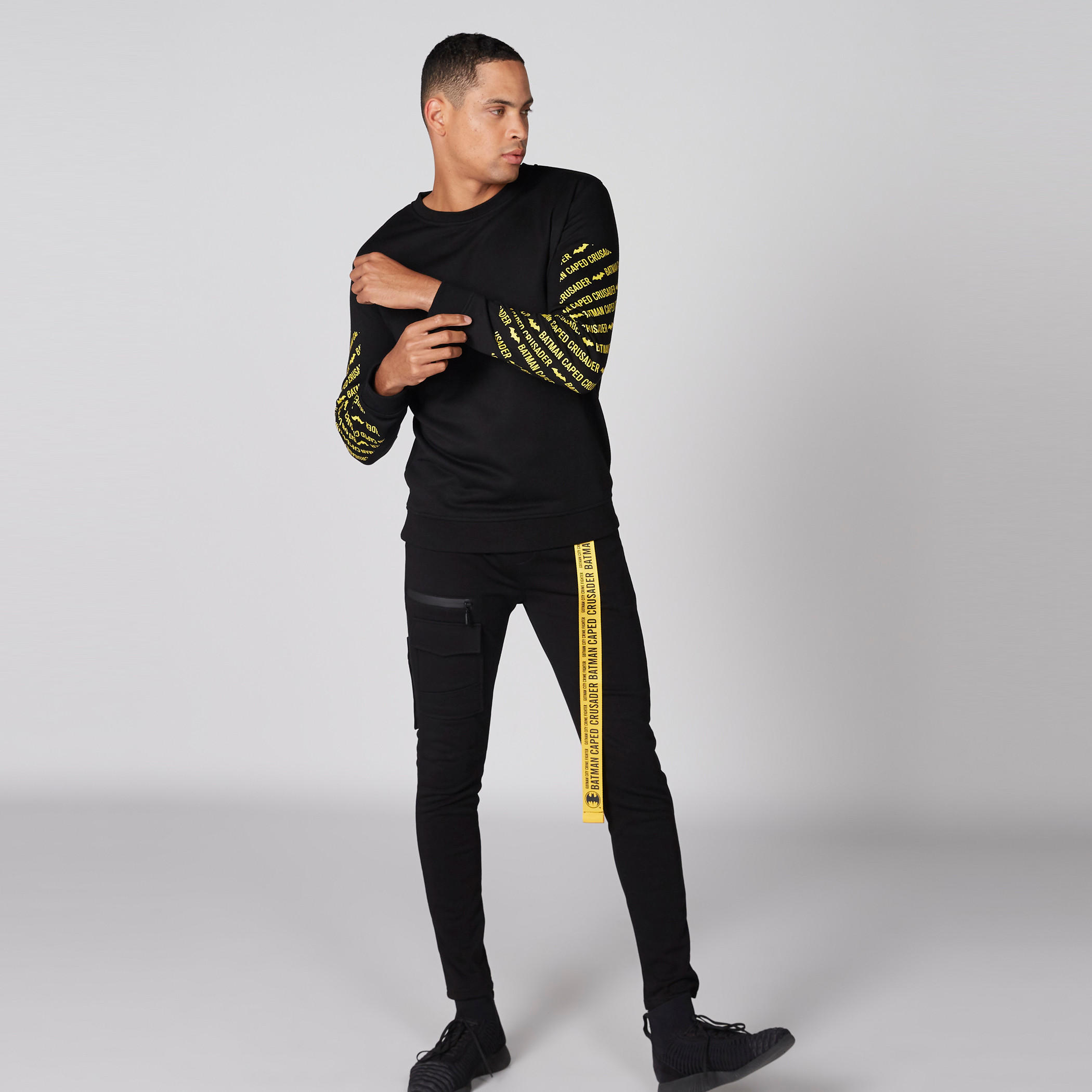 سويت شيرت بأكمام طويلة وياقة مستديرة وطبعات باتمان-men-winterwear-hoodiesandsweatshirts-image-3