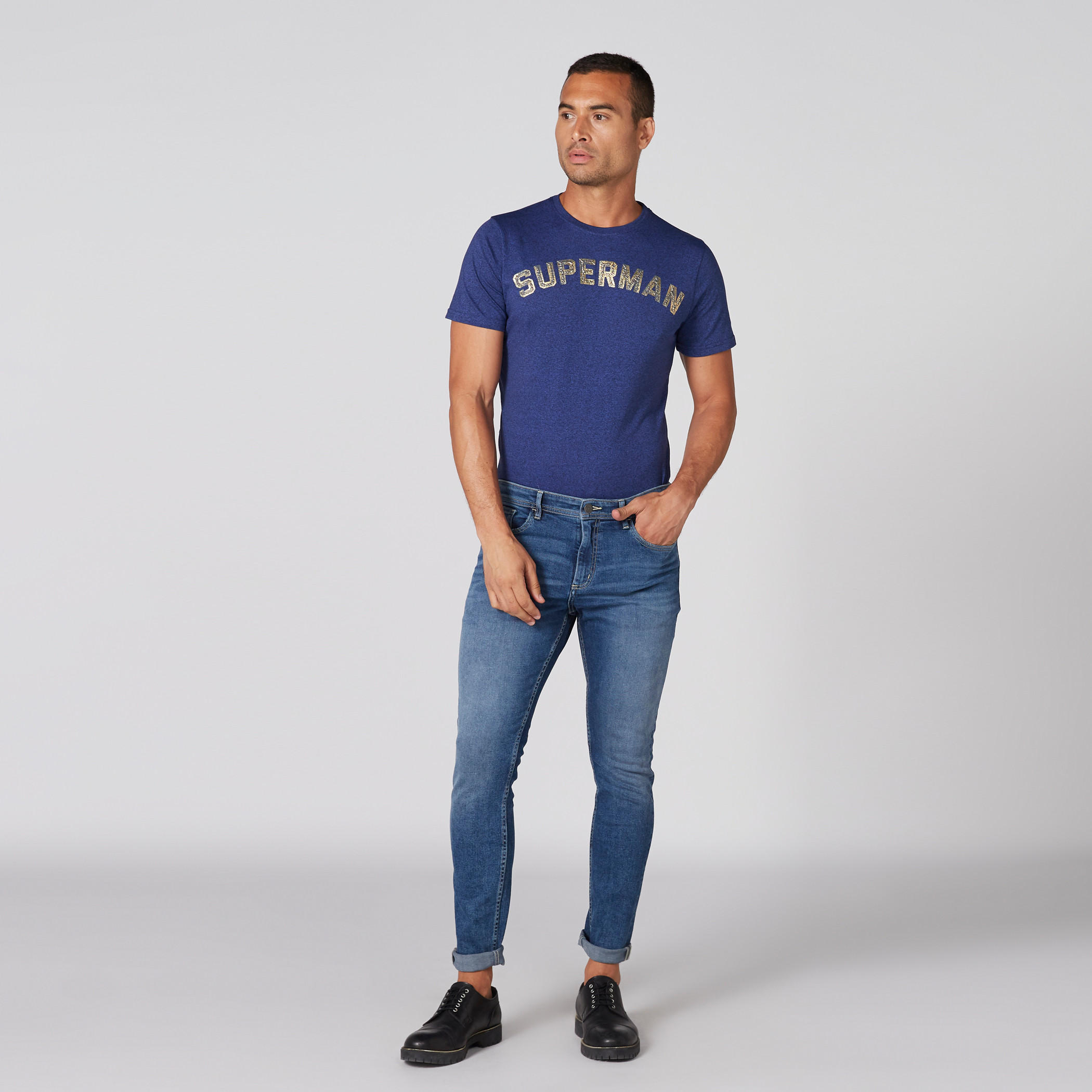تيشيرت بياقة ضيّقة وأكمام قصيرة وطبعات سوبرمان-men-clothing-tshirtsandpolos-tshirts-image-1