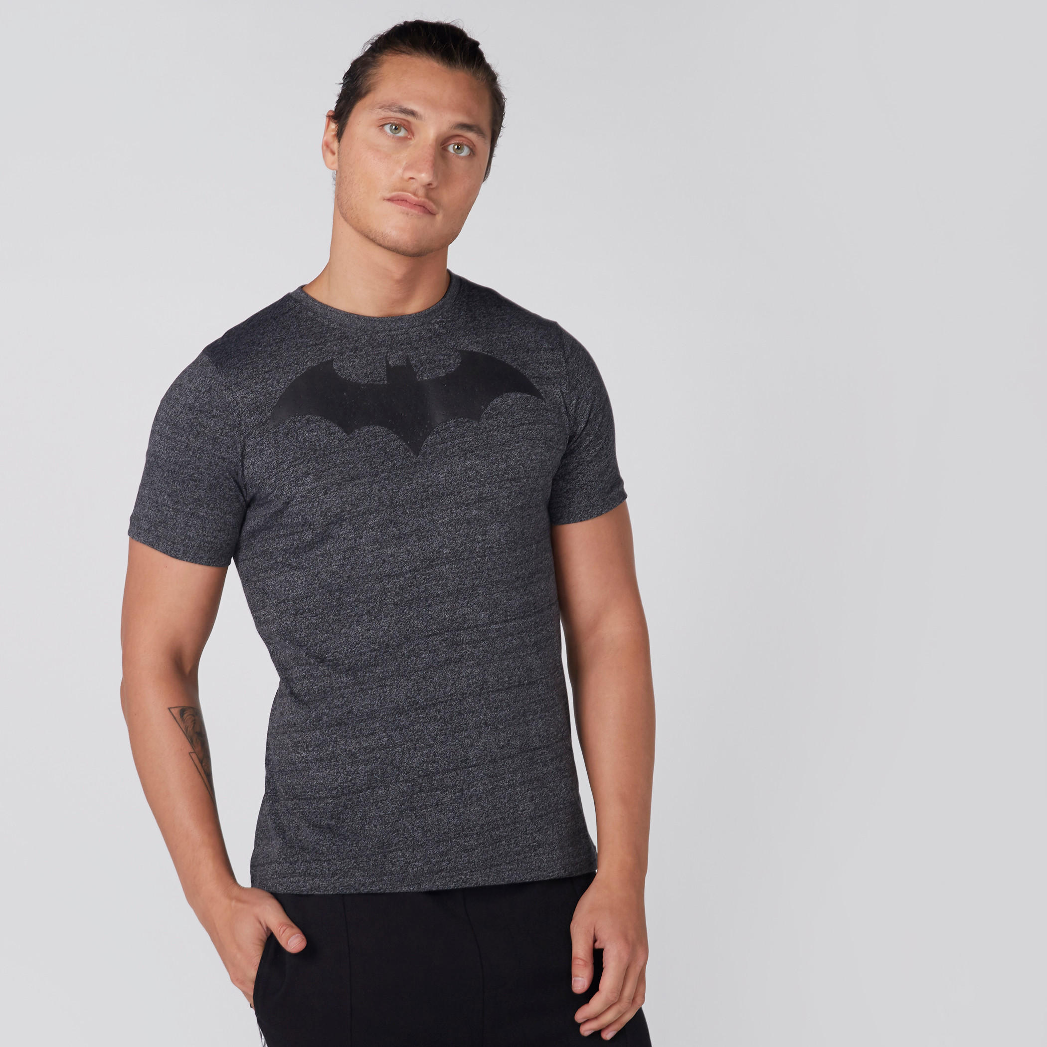 تيشيرت بياقة ضيّقة وأكمام قصيرة وطبعات باتمان-men-clothing-tshirtsandpolos-tshirts-image-2