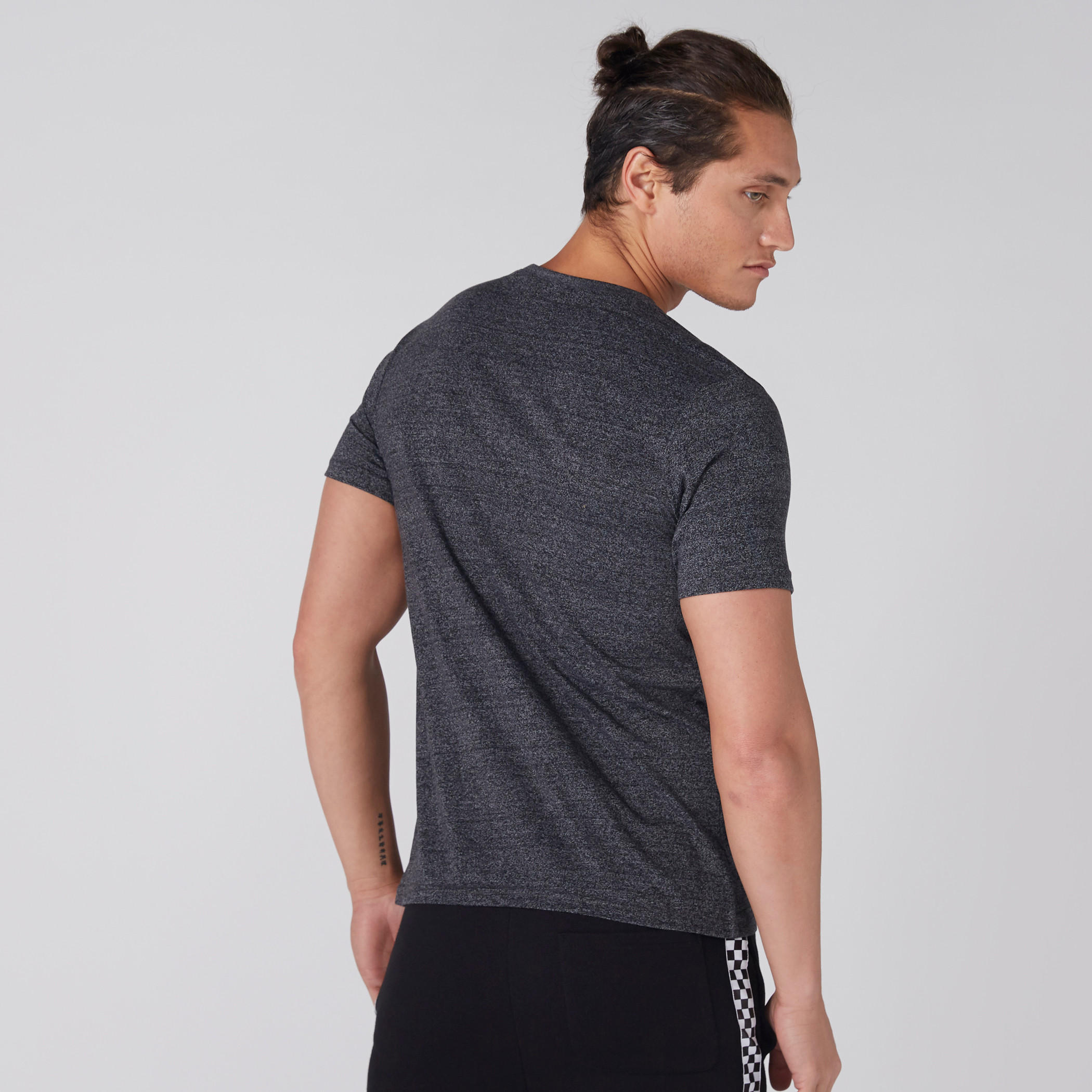 تيشيرت بياقة ضيّقة وأكمام قصيرة وطبعات باتمان-men-clothing-tshirtsandpolos-tshirts-image-3