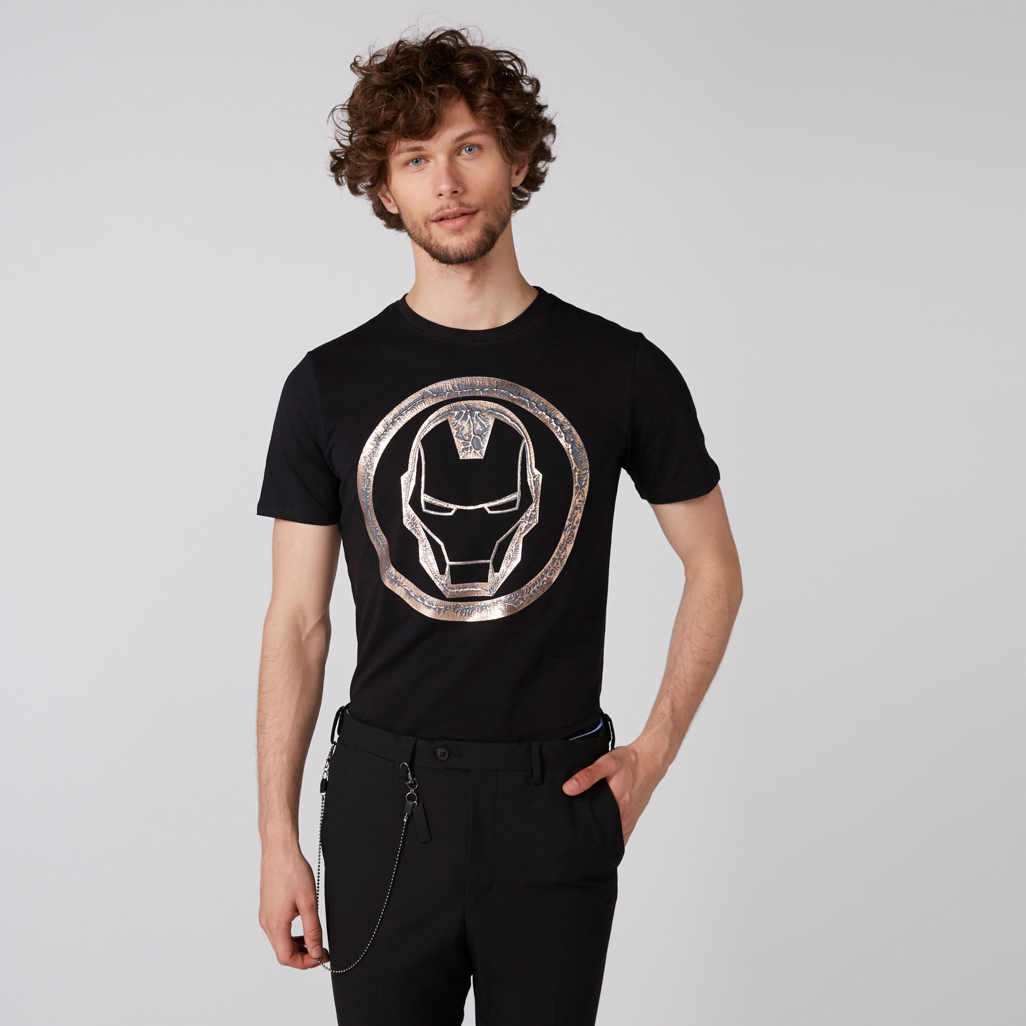 تيشيرت بياقة ضيّقة وأكمام قصيرة وطبعات آيرون مان-men-clothing-tshirtsandpolos-tshirts-image-2