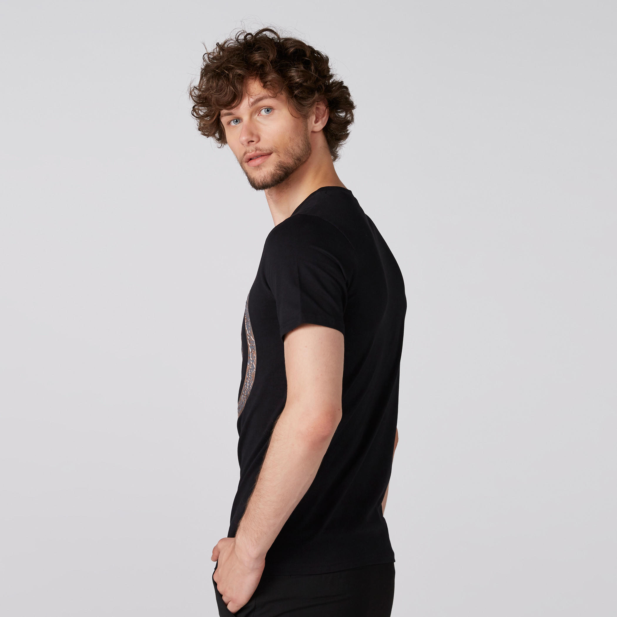 تيشيرت بياقة ضيّقة وأكمام قصيرة وطبعات آيرون مان-men-clothing-tshirtsandpolos-tshirts-image-3