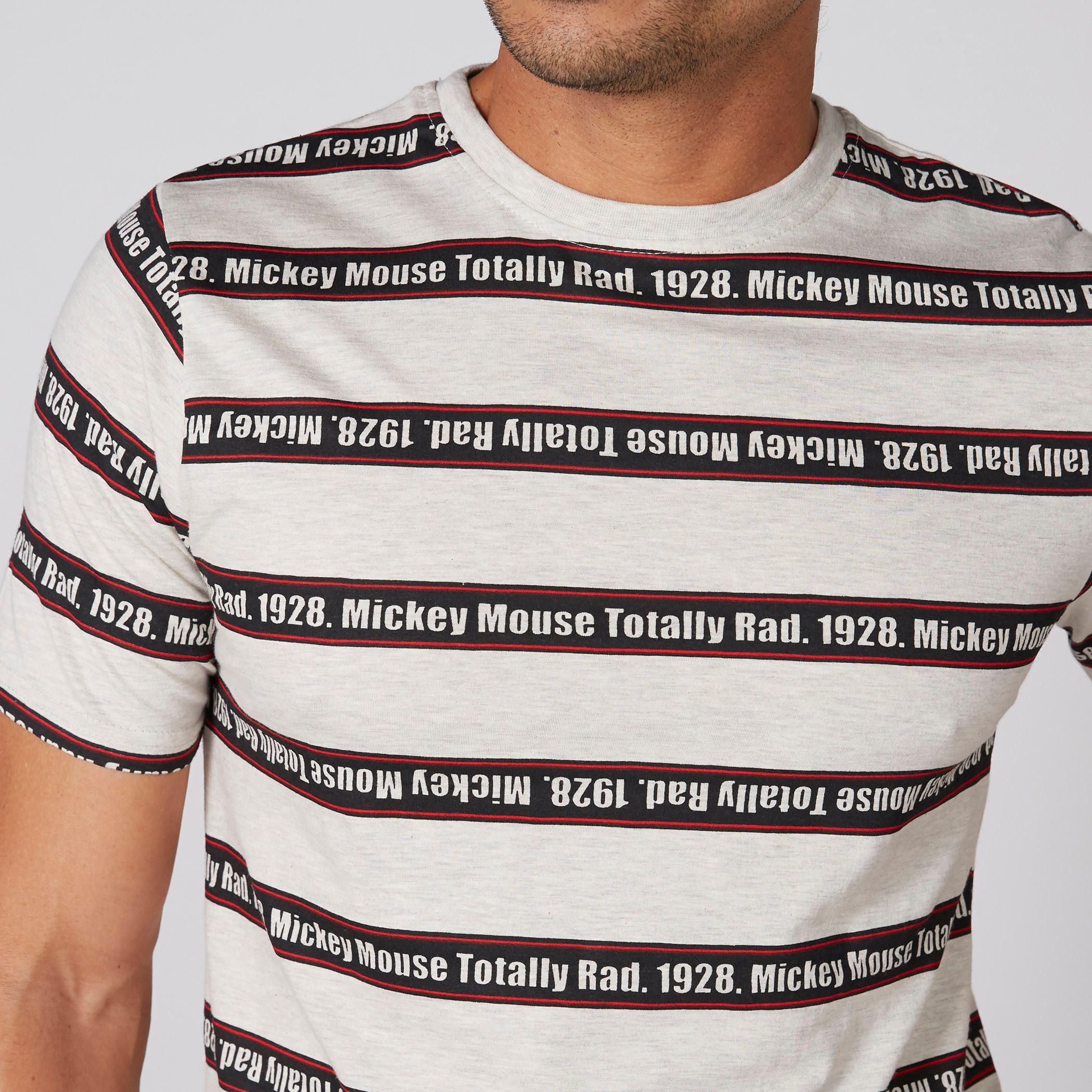 تيشيرت بياقة ضيّقة وأكمام قصيرة وطبعات-men-clothing-tshirtsandpolos-tshirts-image-4