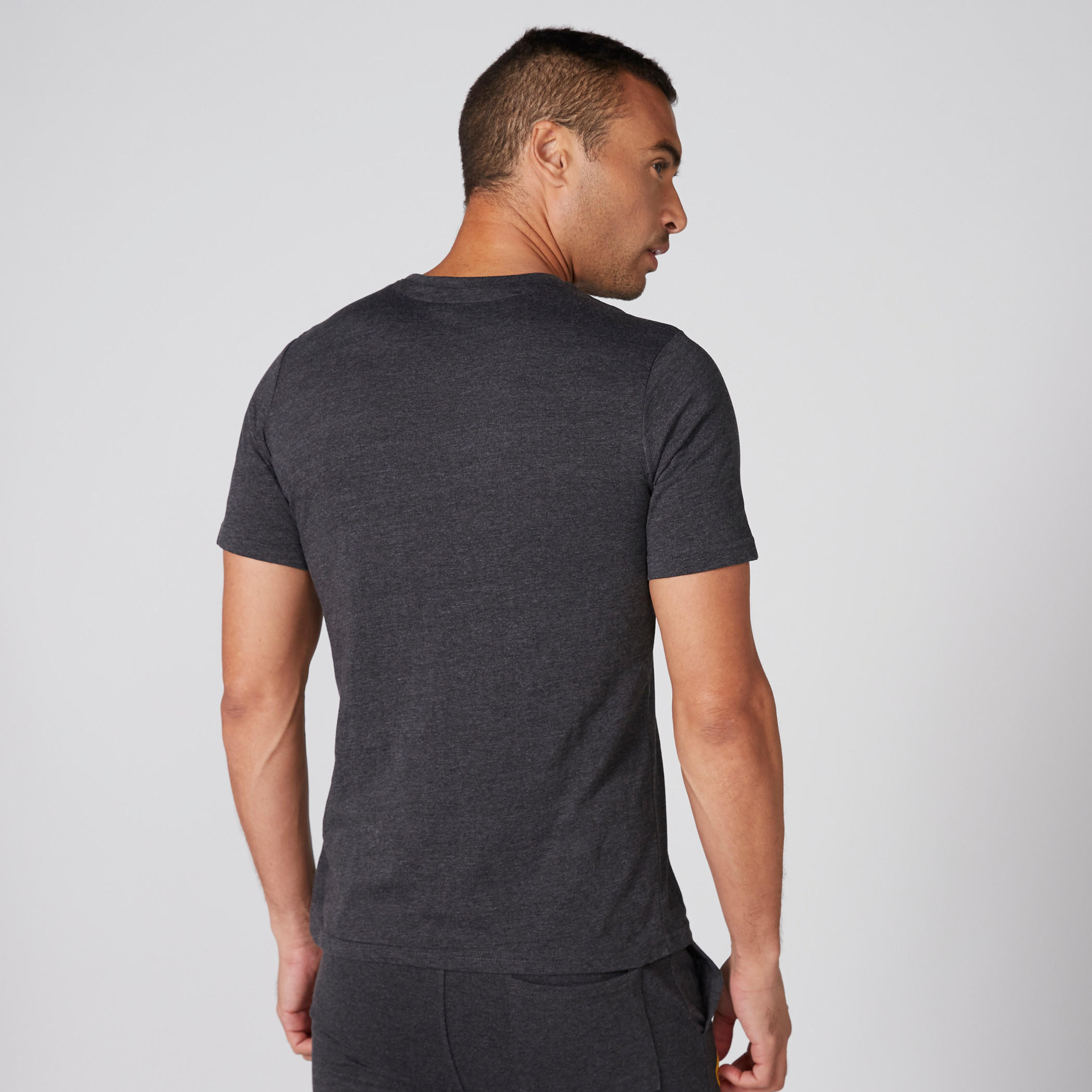 تيشيرت بياقة مستديرة وأكمام قصيرة وطبعات كابتن أمريكا-men-clothing-tshirtsandpolos-tshirts-image-2