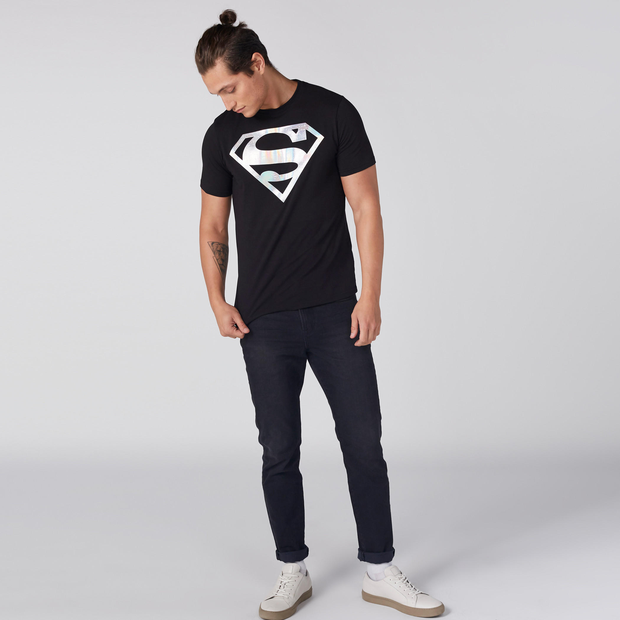 تيشيرت بياقة ضيّقة وأكمام قصيرة وطبعات سوبرمان-men-clothing-tshirtsandpolos-tshirts-image-3