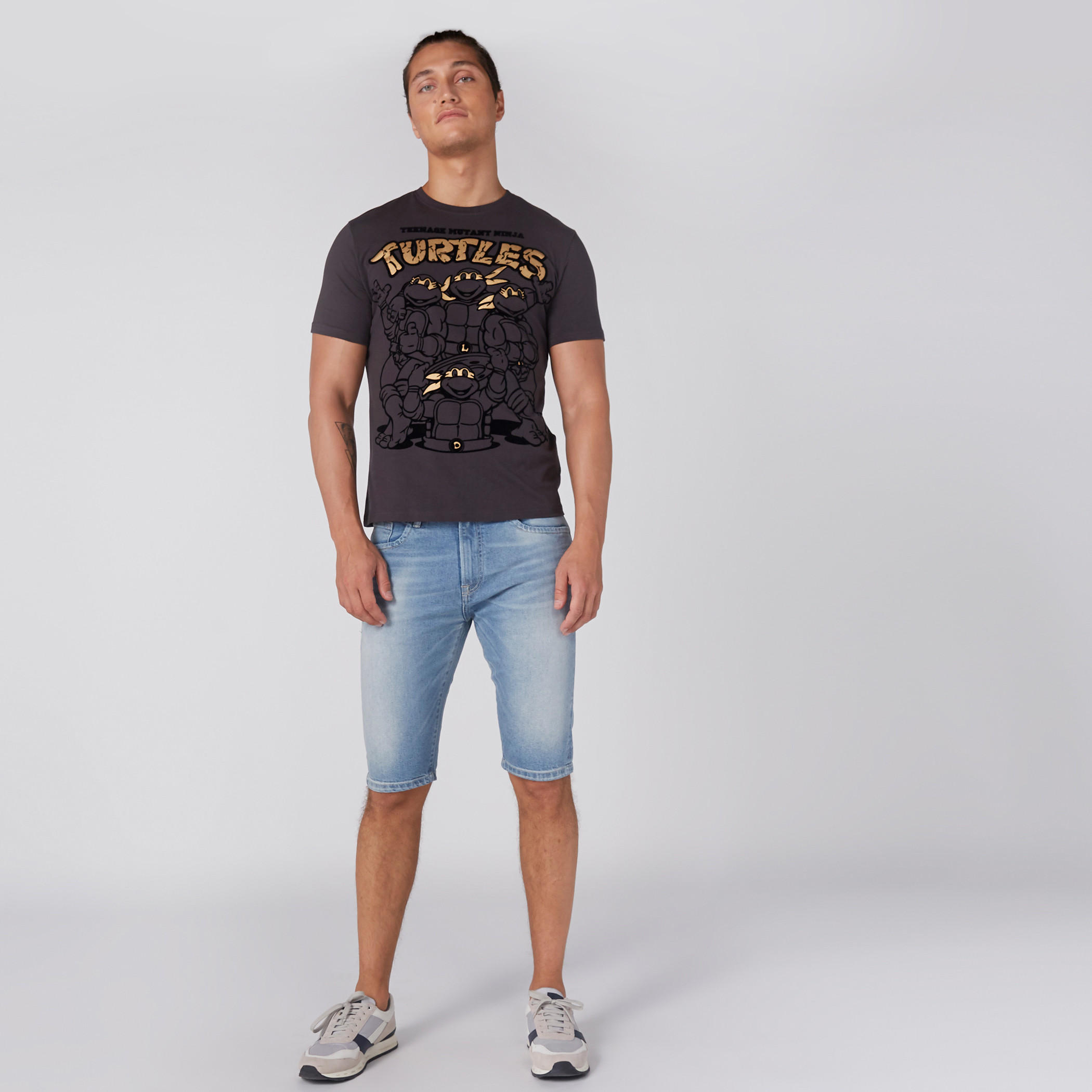 شورت وتيشيرت بطبعات سلاحف النينجا-men-clothing-tshirtsandpolos-tshirts-image-4