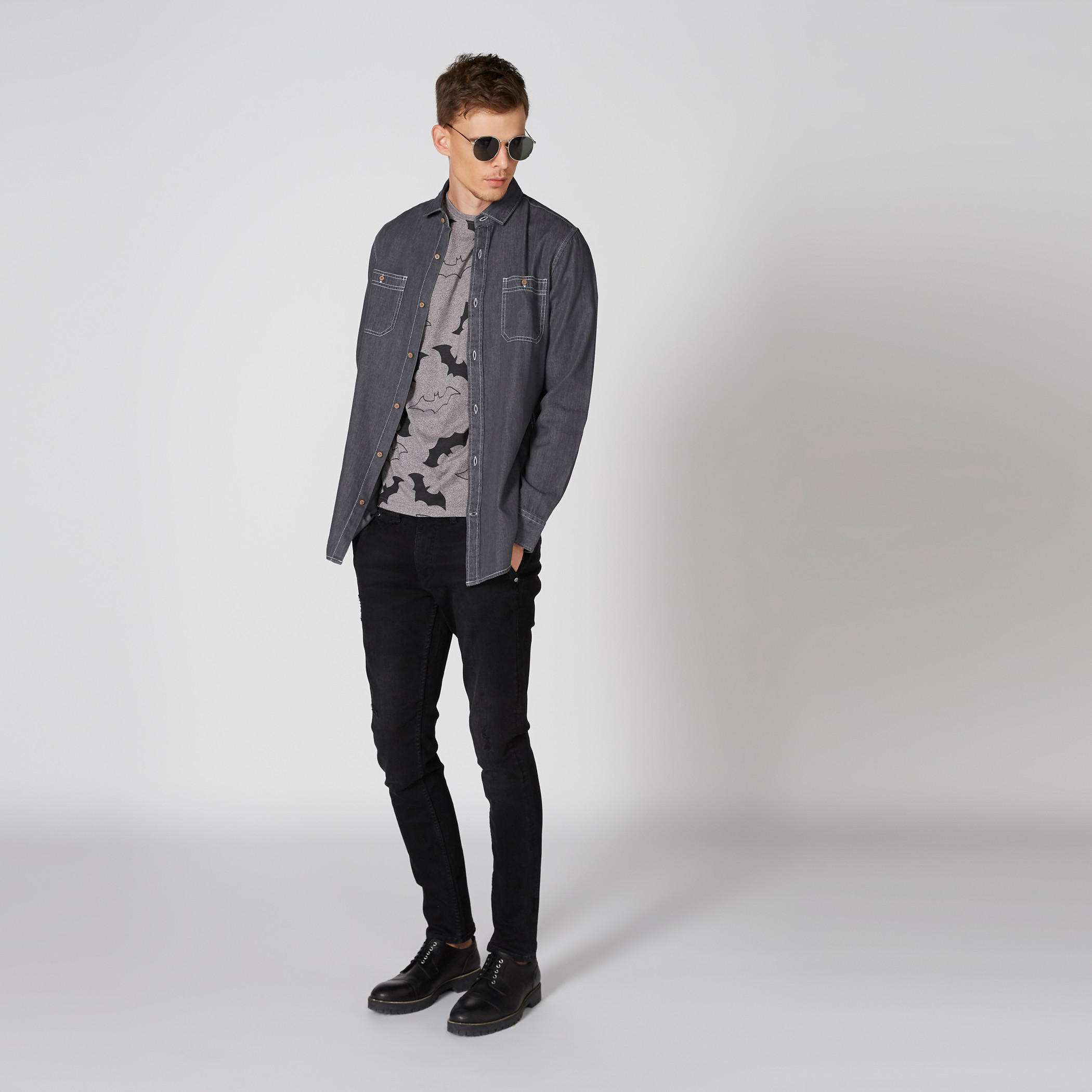 تيشيرت بياقة ضيّقة وأكمام قصيرة وطبعات باتمان-men-clothing-tshirtsandpolos-tshirts-image-1
