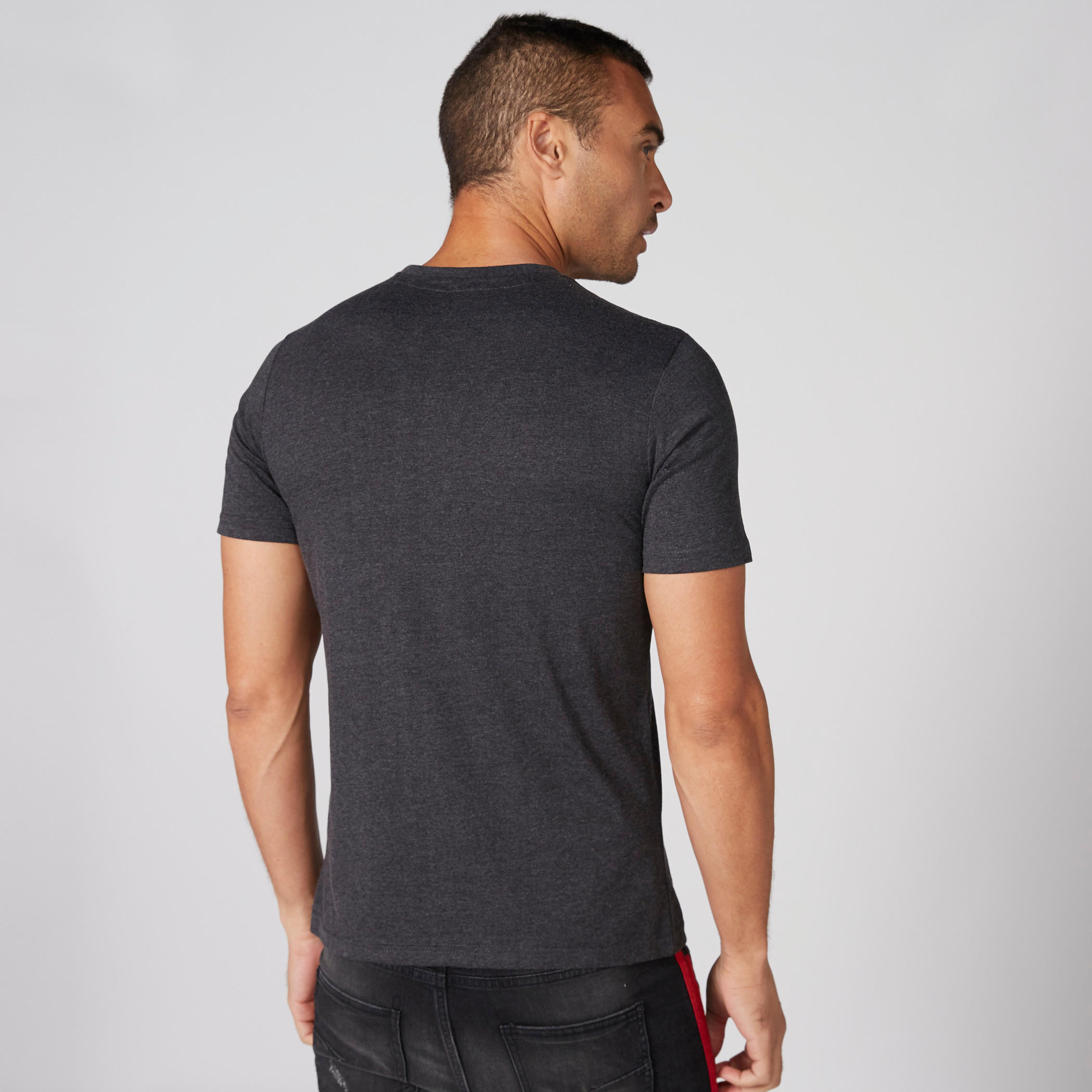 تيشيرت بياقة ضيقة وأكمام قصيرة وطبعات جارفيلد-men-clothing-tshirtsandpolos-tshirts-image-2