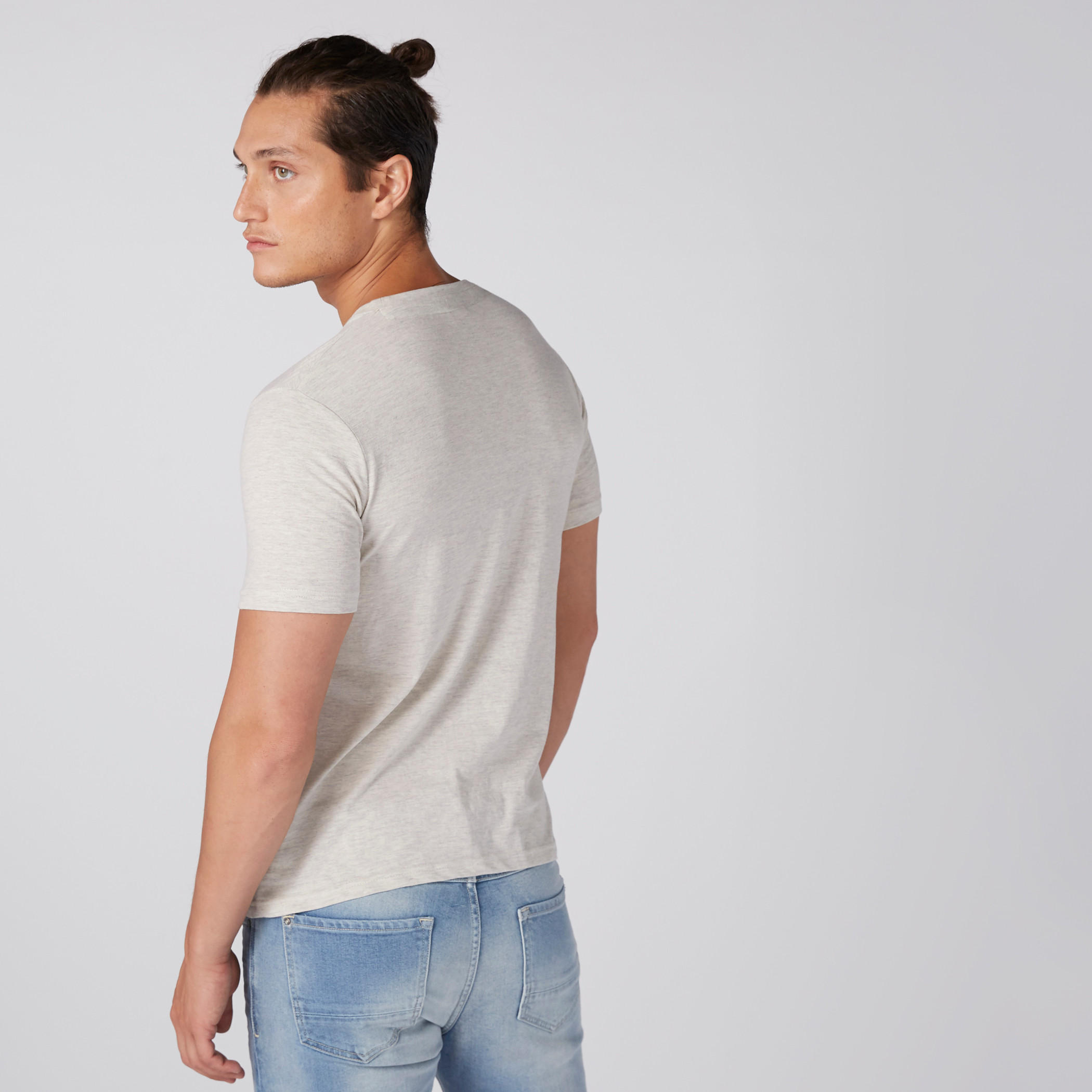 تيشيرت بياقة ضيقة وأكمام قصيرة ومزين بنقش كابتين أميركا مطبوع-men-clothing-tshirtsandpolos-tshirts-image-2