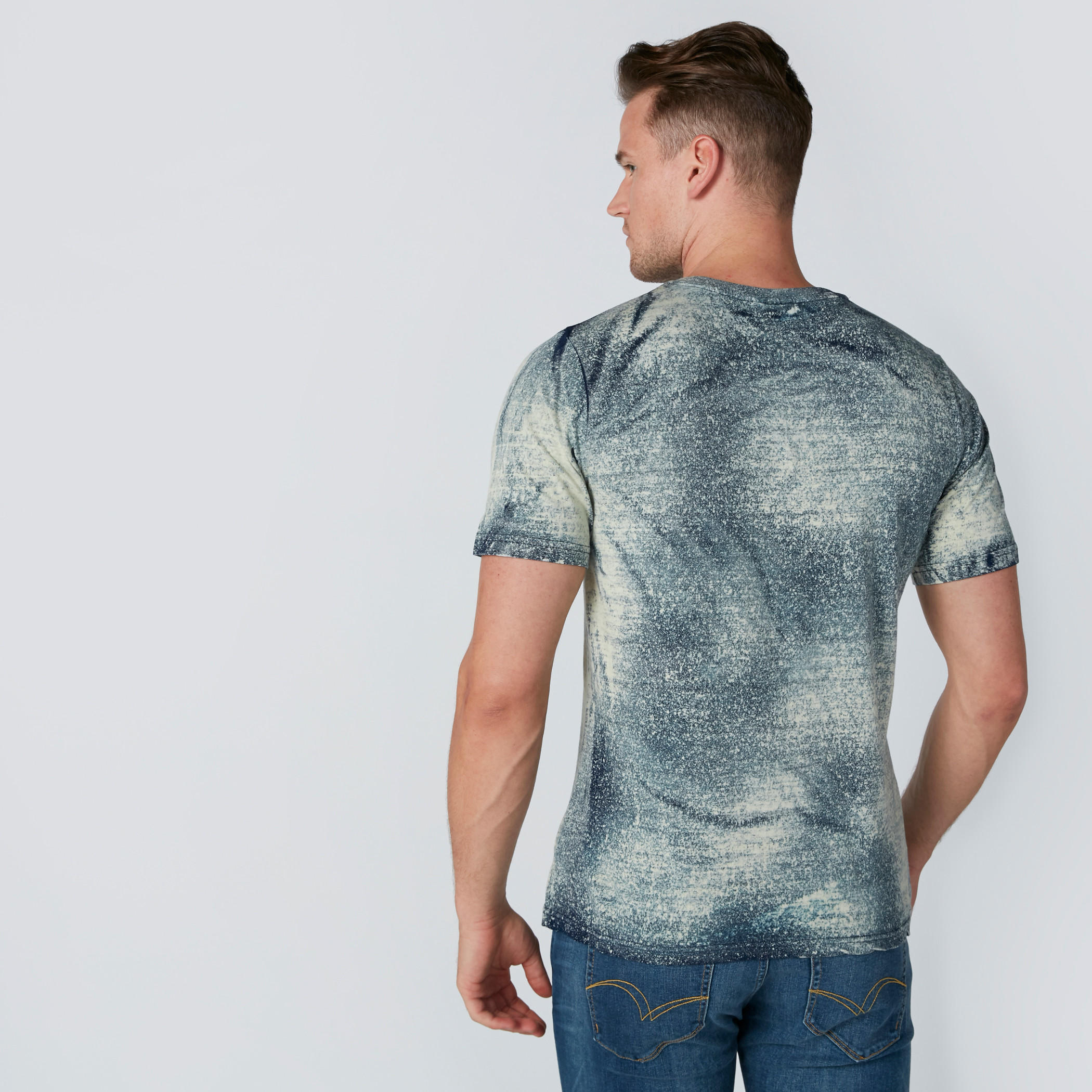 تيشيرت بأكمام قصيرة وطبعات ميكي ماوس-men-clothing-tshirtsandpolos-tshirts-image-2
