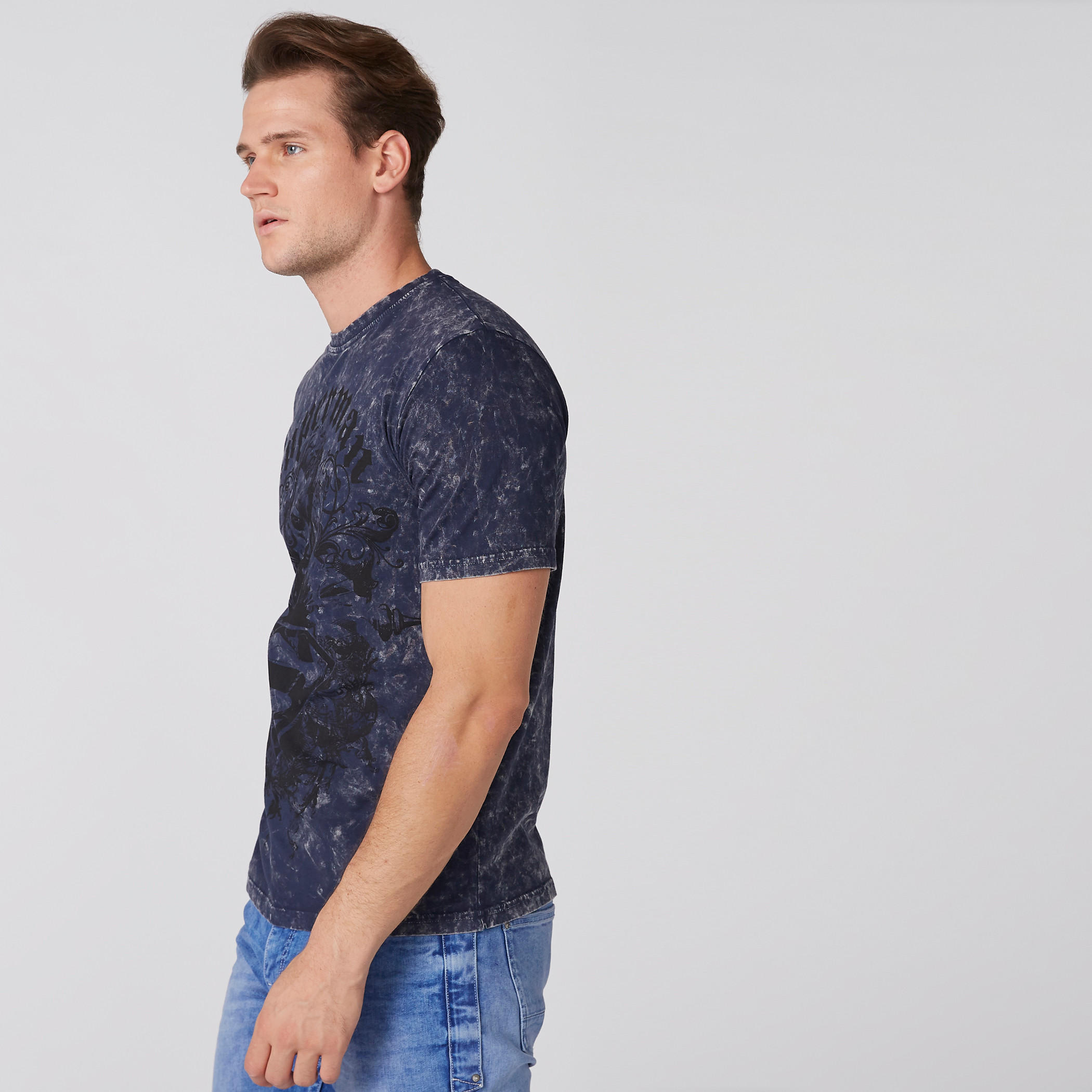 تيشيرت بياقة ضيّقة وأكمام قصيرة وطبعات سوبرمان-men-clothing-tshirtsandpolos-tshirts-image-1