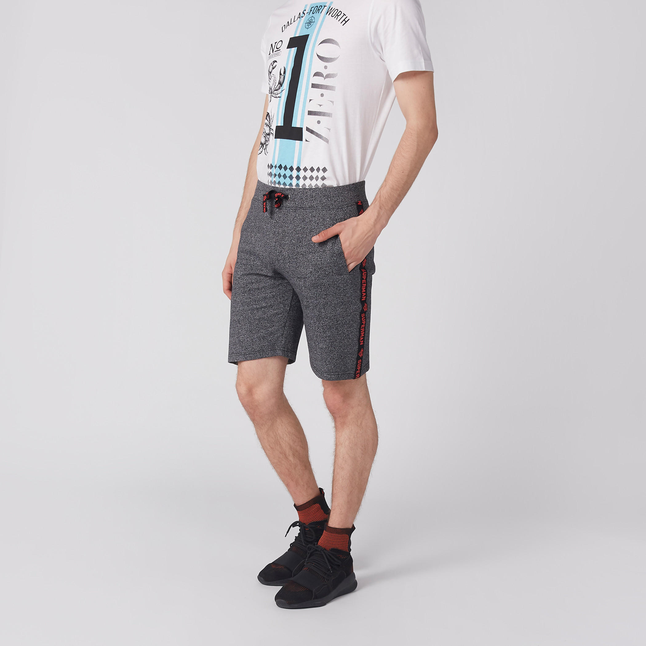 سورت بجيوب ورباط وتصميم سوبرمان-men-clothing-bottoms-shorts-image-1