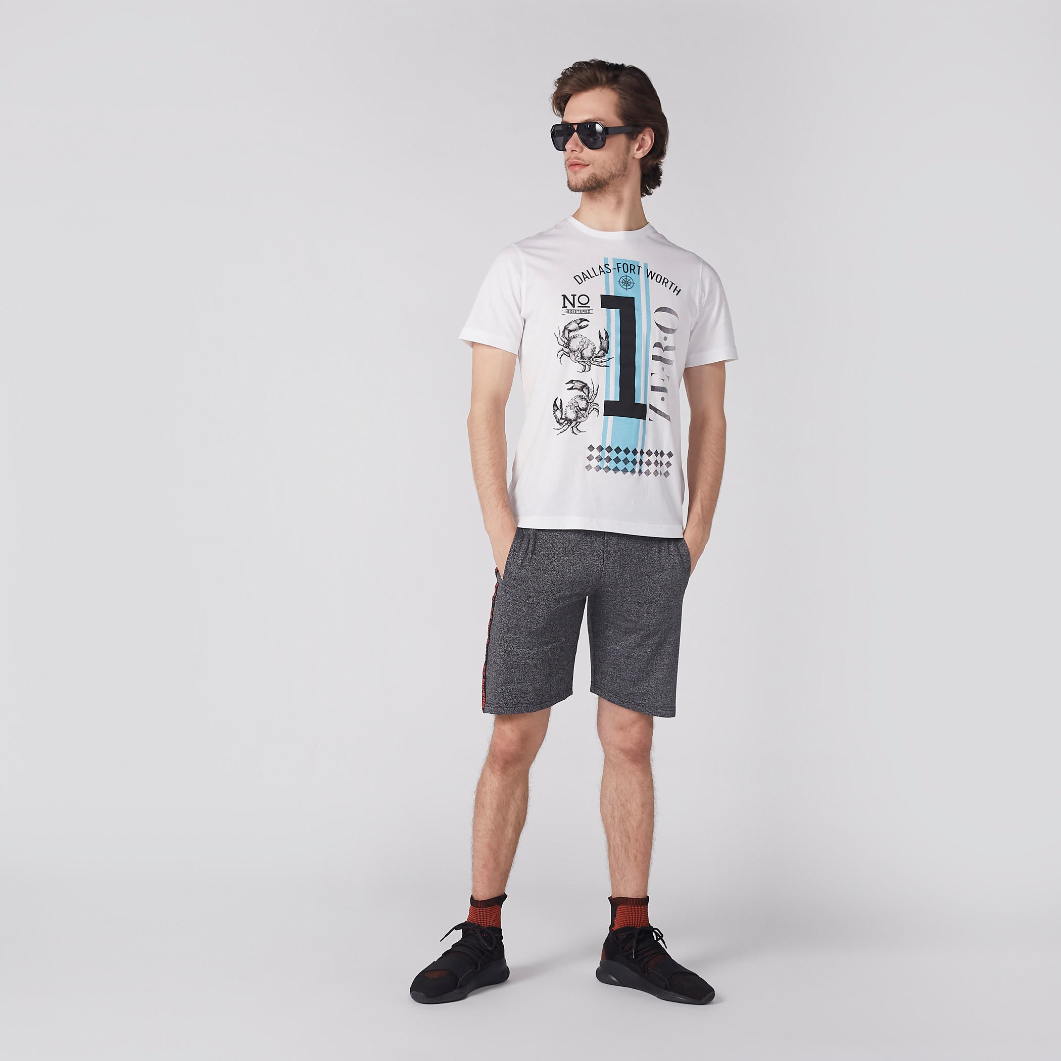 سورت بجيوب ورباط وتصميم سوبرمان-men-clothing-bottoms-shorts-image-2