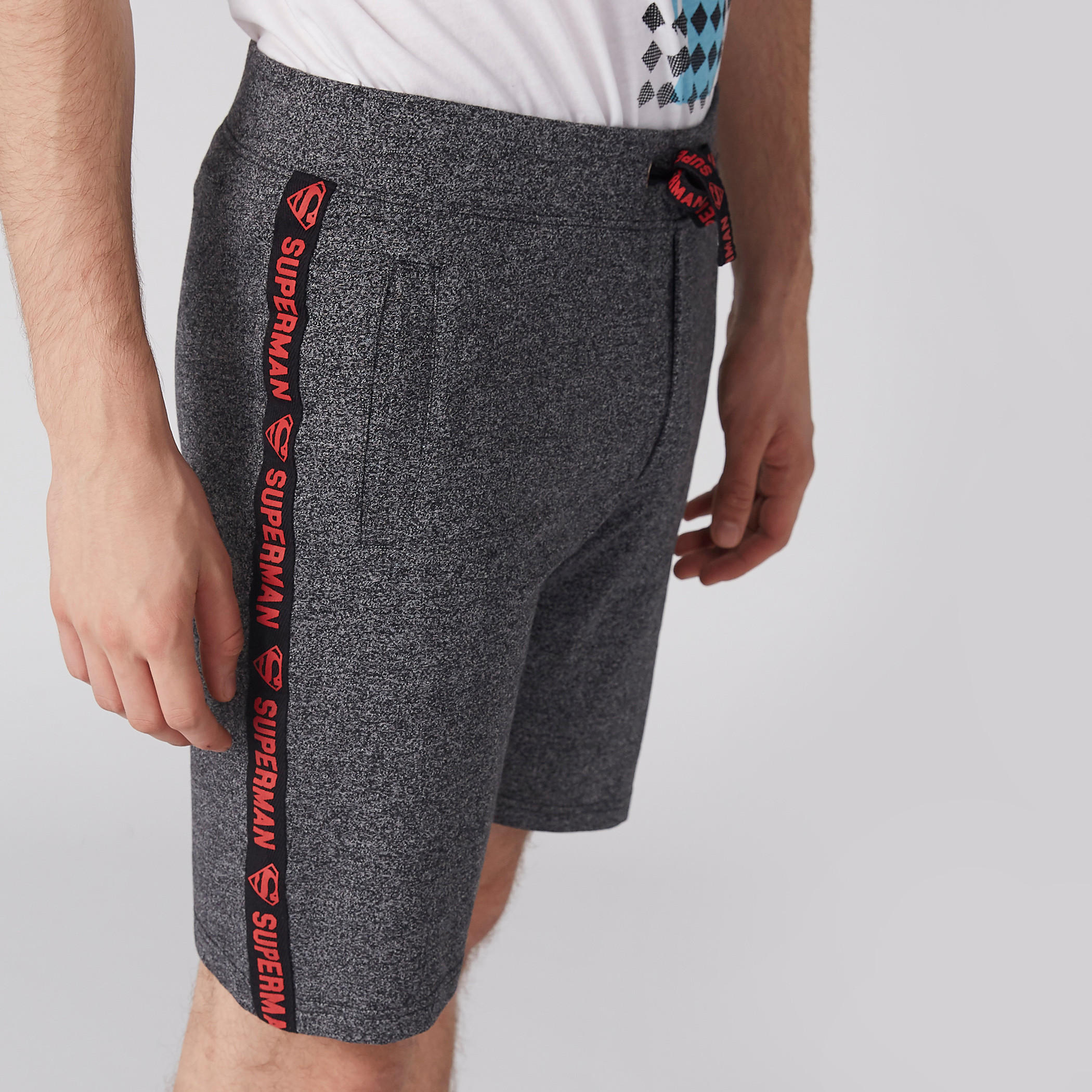سورت بجيوب ورباط وتصميم سوبرمان-men-clothing-bottoms-shorts-image-4
