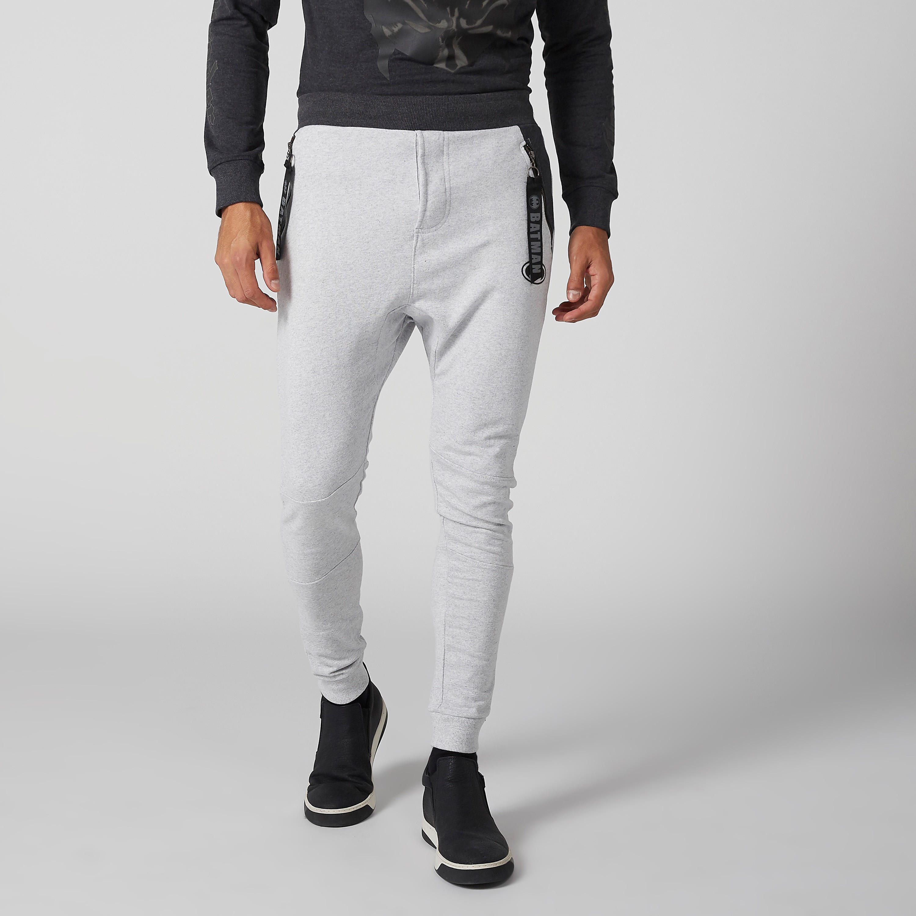 بنطال رياضي بجيوب بسحّاب وطبعات باتمان مع سلسلة مفاتيح-men-clothing-bottoms-joggers-image-1