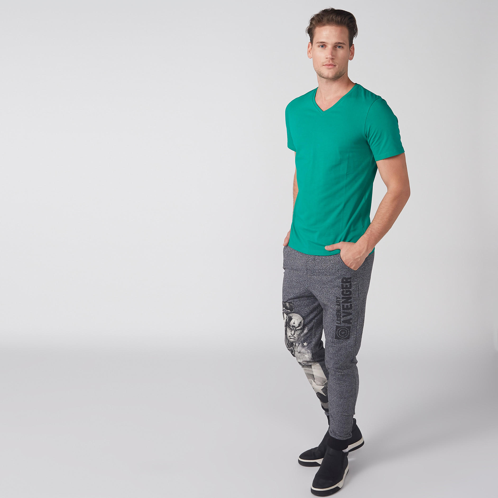 بنطال رياضي بخصر مطّاطي وطبعات كابتن أمريكا-men-clothing-bottoms-joggers-image-1