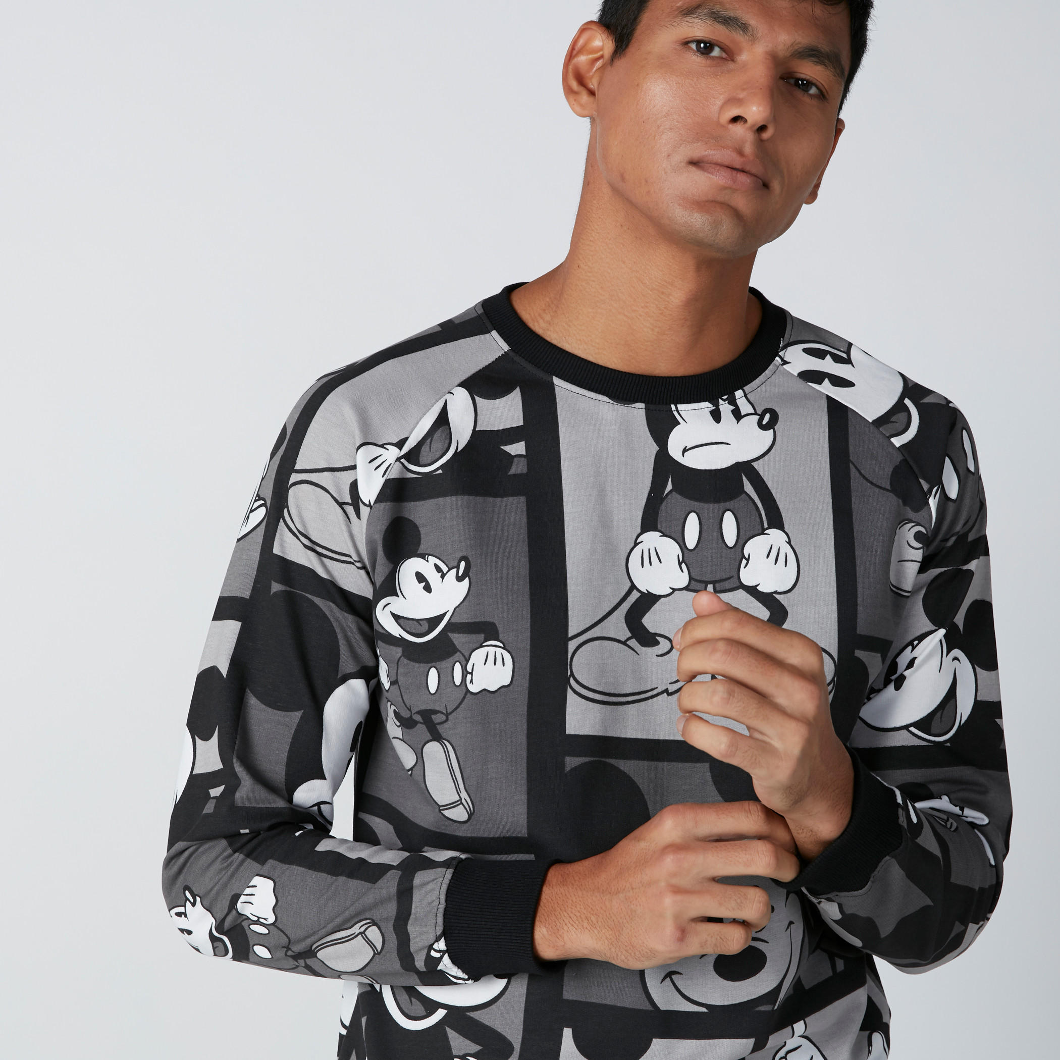 Mickey Mouse Printed Sweatshirt with Crew Neck and Long Sleeves-men-winterwear-hoodiesandsweatshirts-image-4