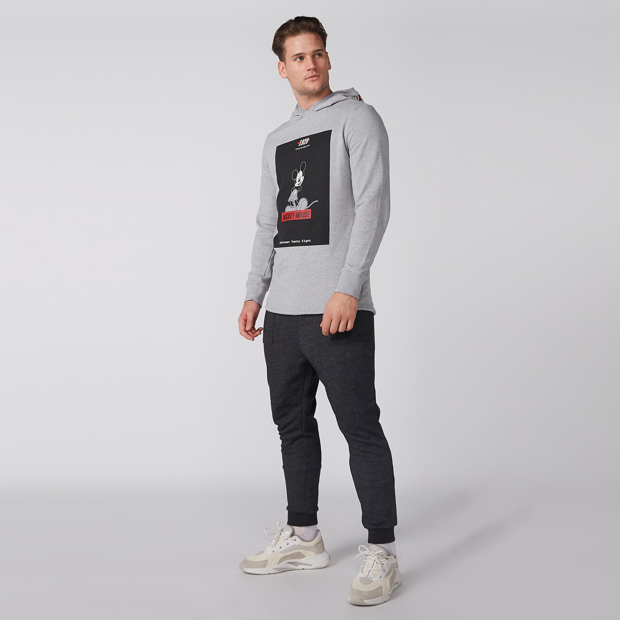 سويت شيرت بقبعة وأكمام طويلة وطبعات ميكي ماوس-men-winterwear-hoodiesandsweatshirts-image-2