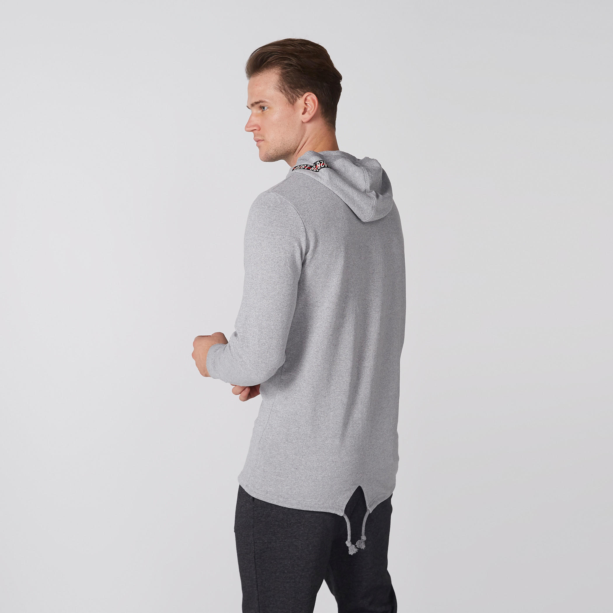 سويت شيرت بقبعة وأكمام طويلة وطبعات ميكي ماوس-men-winterwear-hoodiesandsweatshirts-image-1