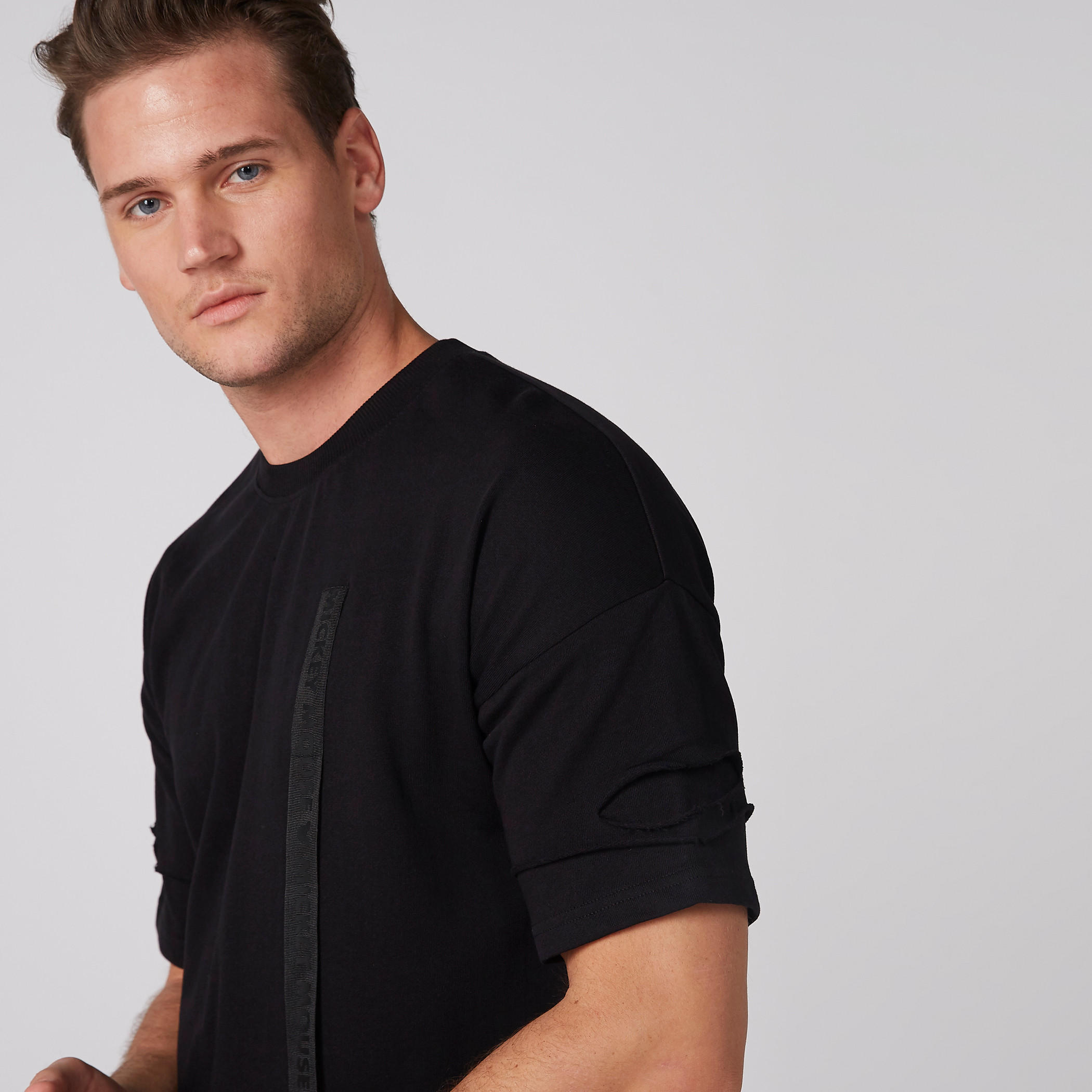 تيشيرت بياقة ضيّقة وأكمام متصلة وطبعات ميكي ماوس-men-clothing-tshirtsandpolos-tshirts-image-3