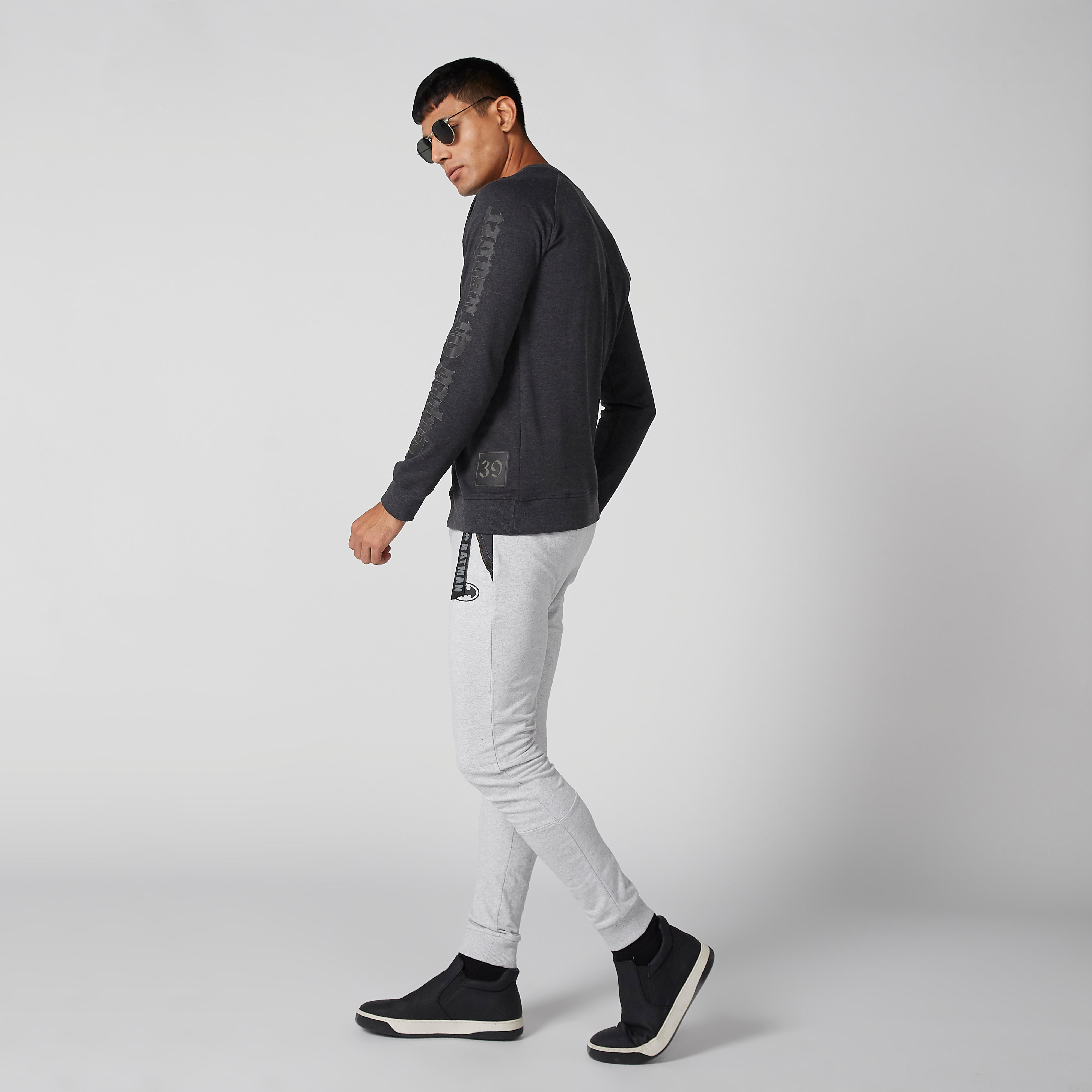 سويت شيرت بأكمام مغايرة وطبعات باتمان-men-winterwear-hoodiesandsweatshirts-image-3