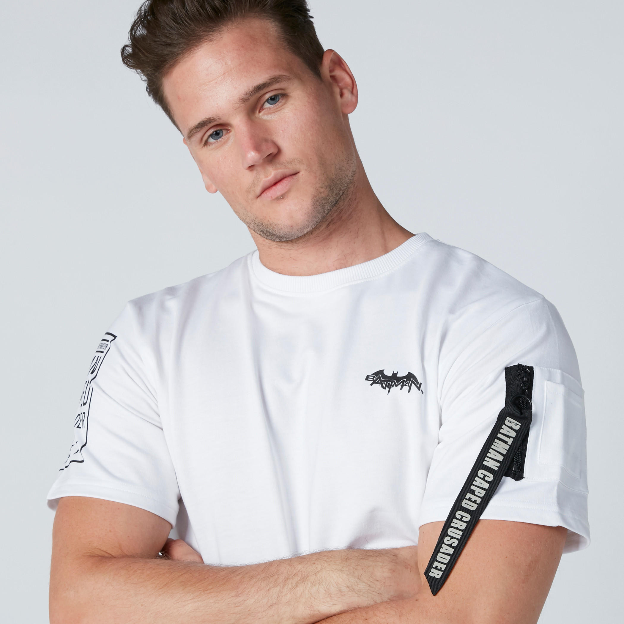 تيشيرت بنقش باتمان مطبوع بأكمام قصيرة-men-clothing-tshirtsandpolos-tshirts-image-4