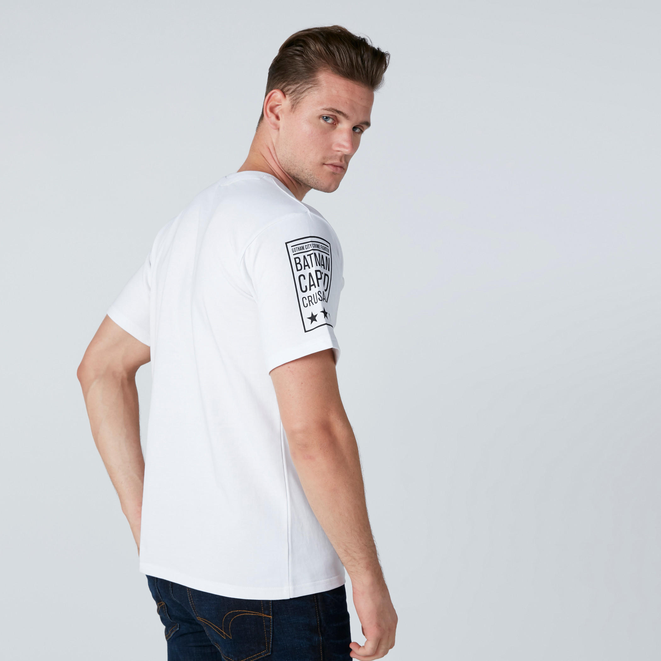 تيشيرت بنقش باتمان مطبوع بأكمام قصيرة-men-clothing-tshirtsandpolos-tshirts-image-3